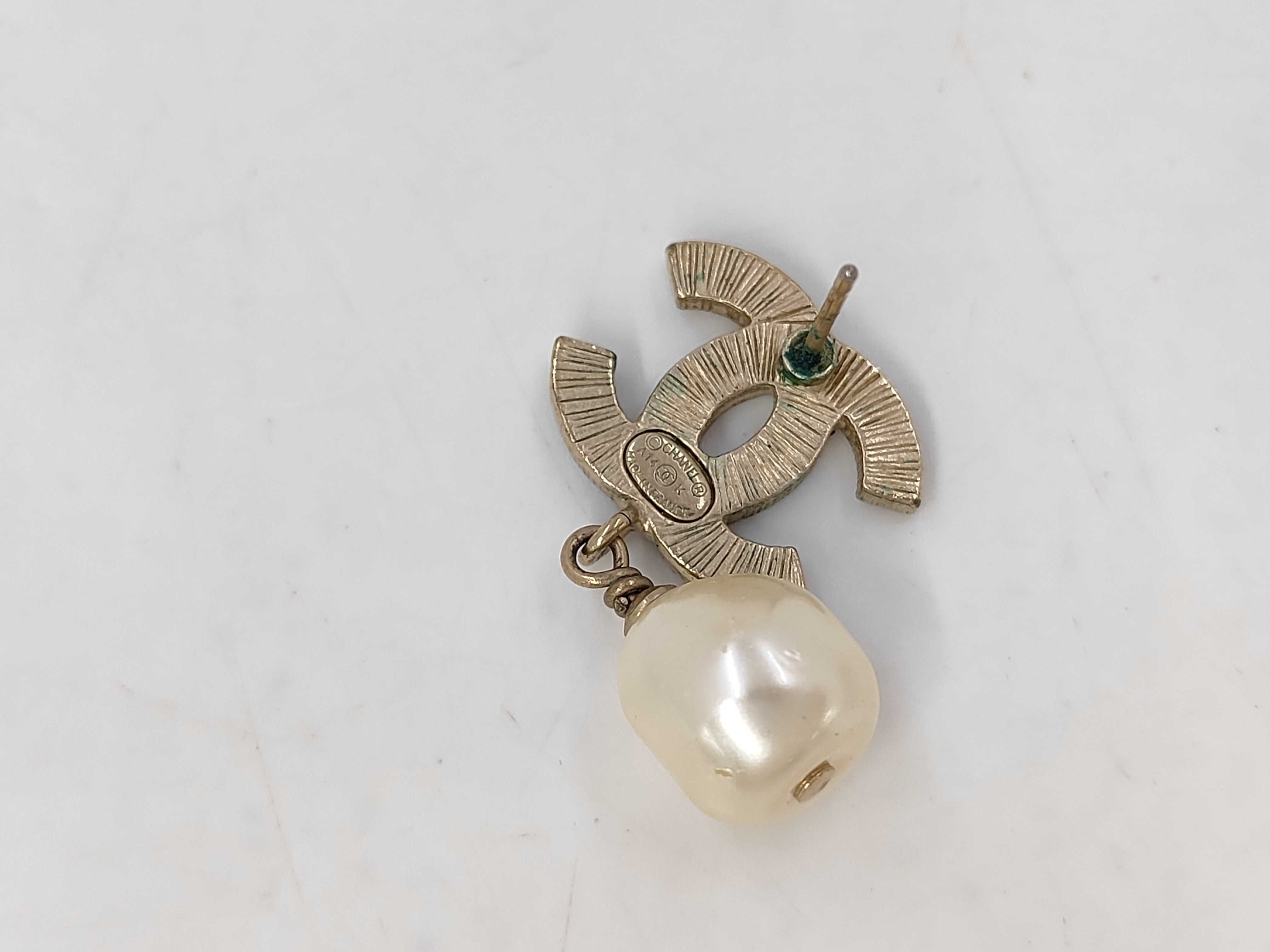 Coco Mark Chanel Coco Pearl Black Earrings — view 2