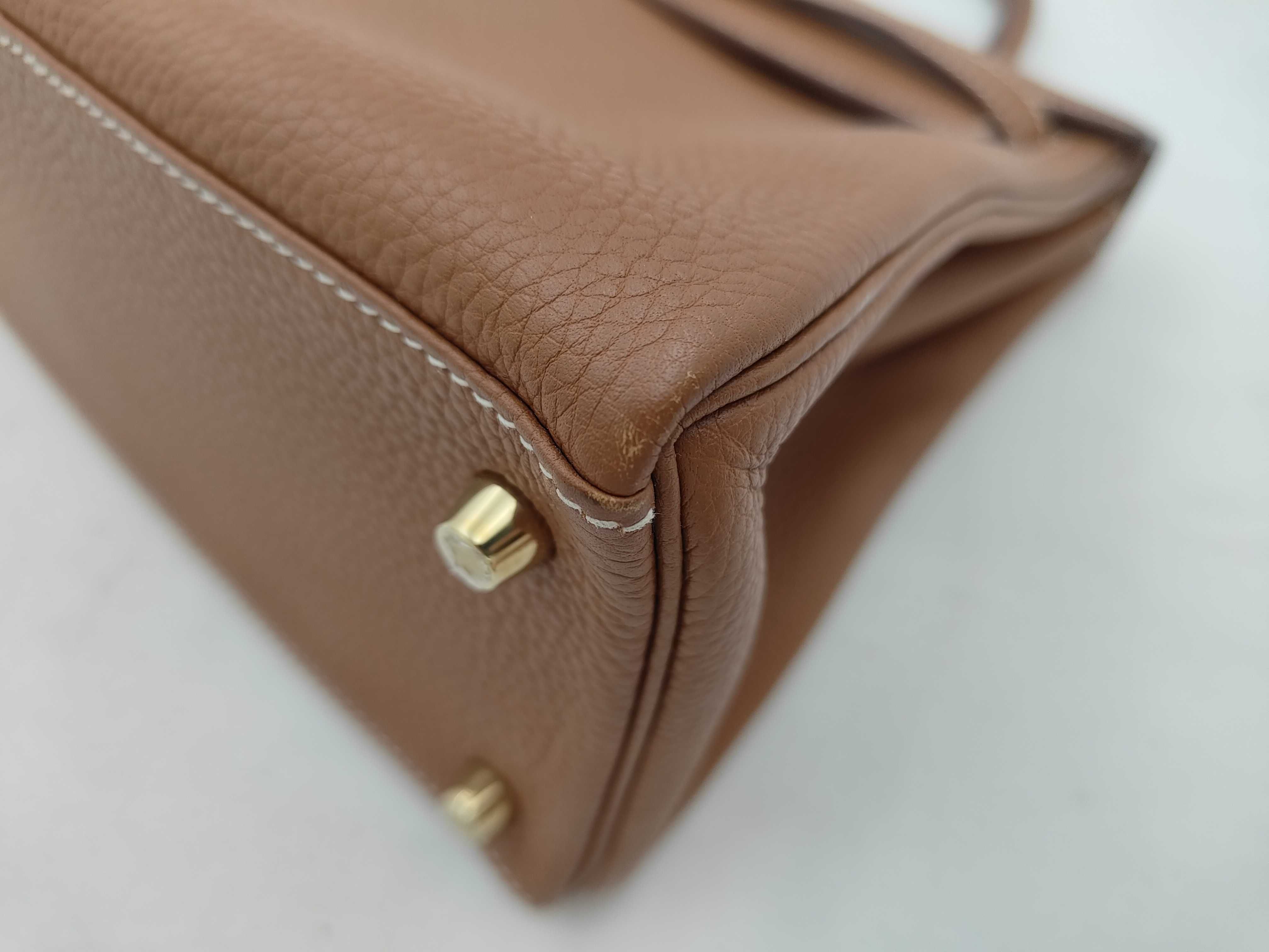 Kelly 28 Gold Shoulder Bag with Gold Hardware (D Stamp) — view 6