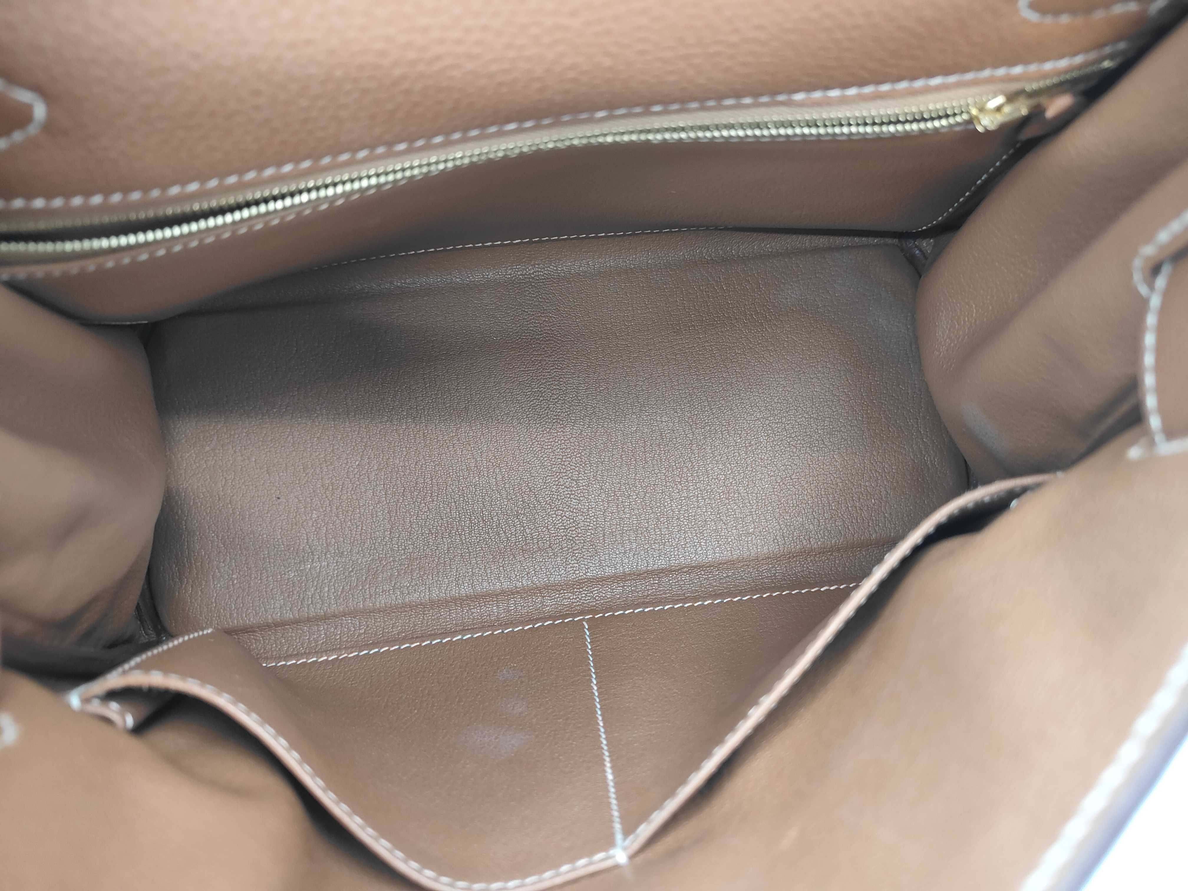 Kelly 28 Gold Shoulder Bag with Gold Hardware (D Stamp) — view 8
