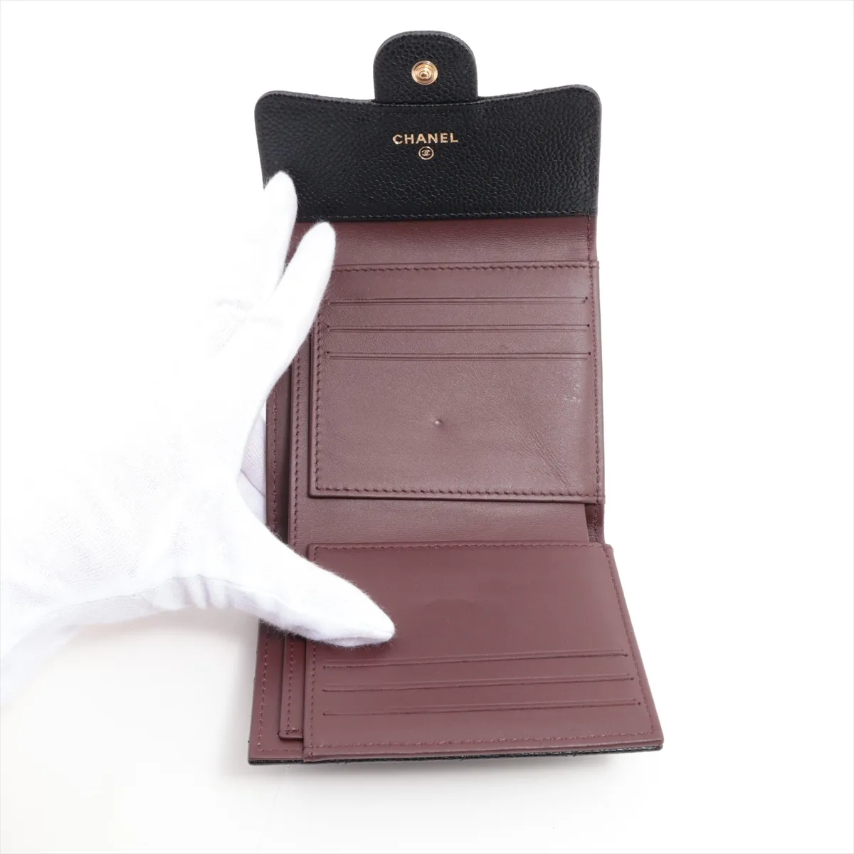 Matelasse caviar skin compact wallet black gold hardware 25417685 — view 4