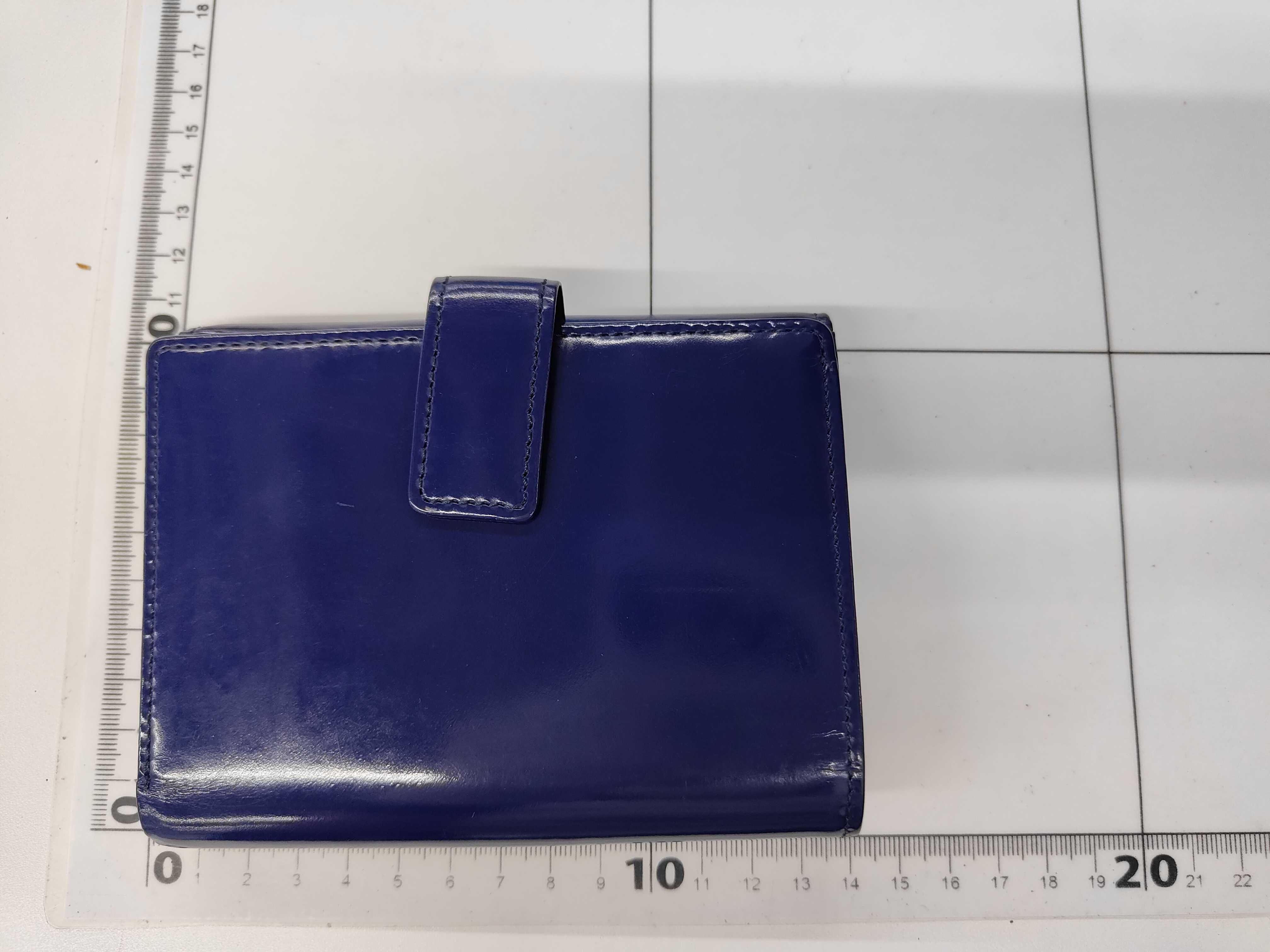 wallet — view 2