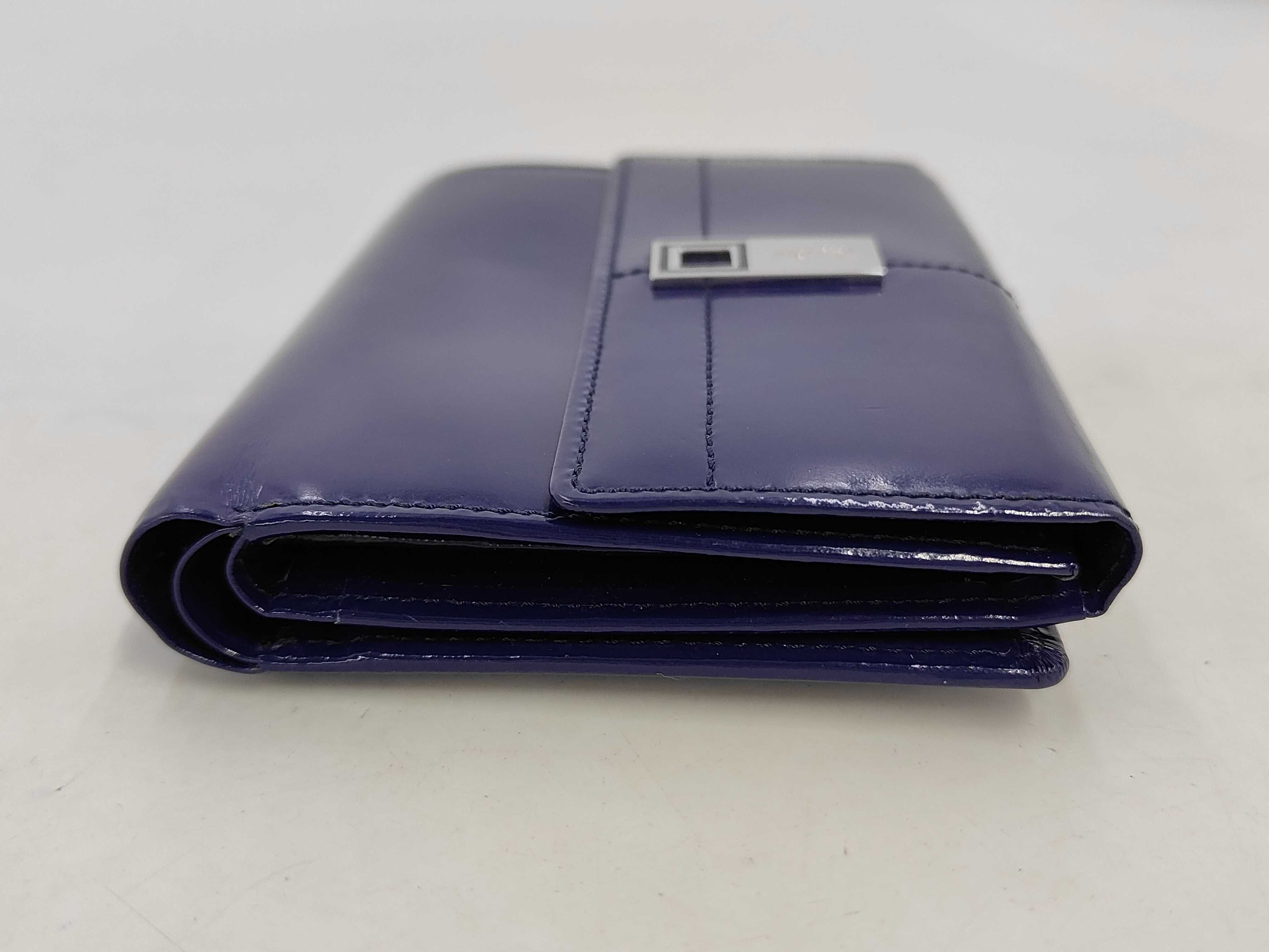 wallet — view 4