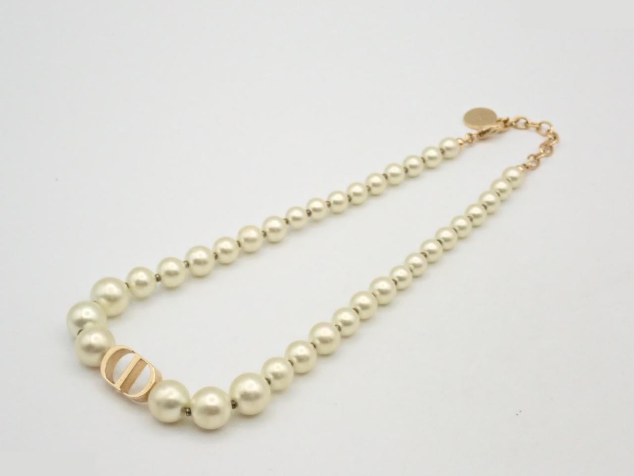 Other line: Precious metal necklaces and pendants, neck circumference approximately 36 cm. — view 3