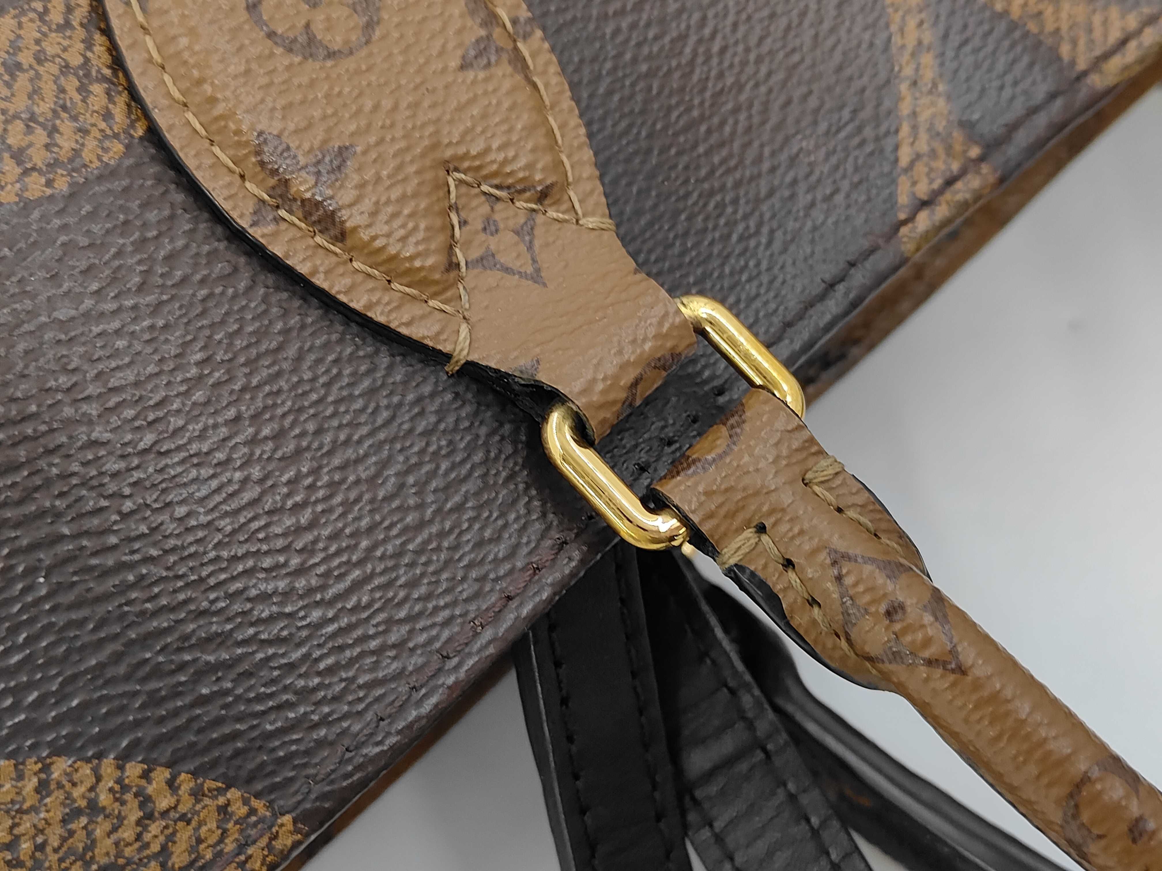Monogram Giant Reverse OnTheGo MM Bag — view 7