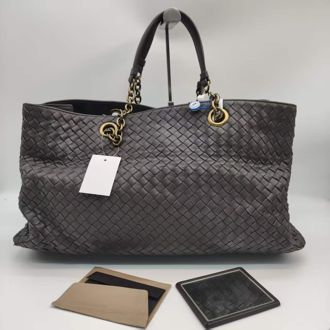 【*Shipped from: China*】BOTTEGA VENETA Lambskin Handbag — view 2