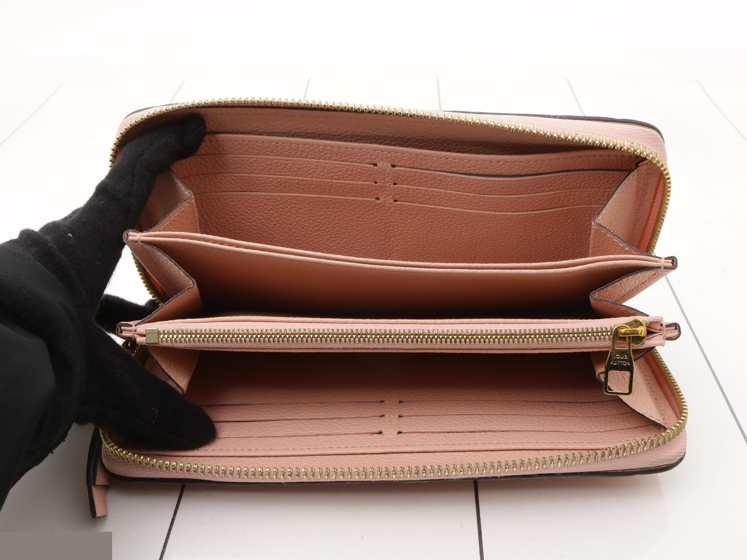 wallet — view 4