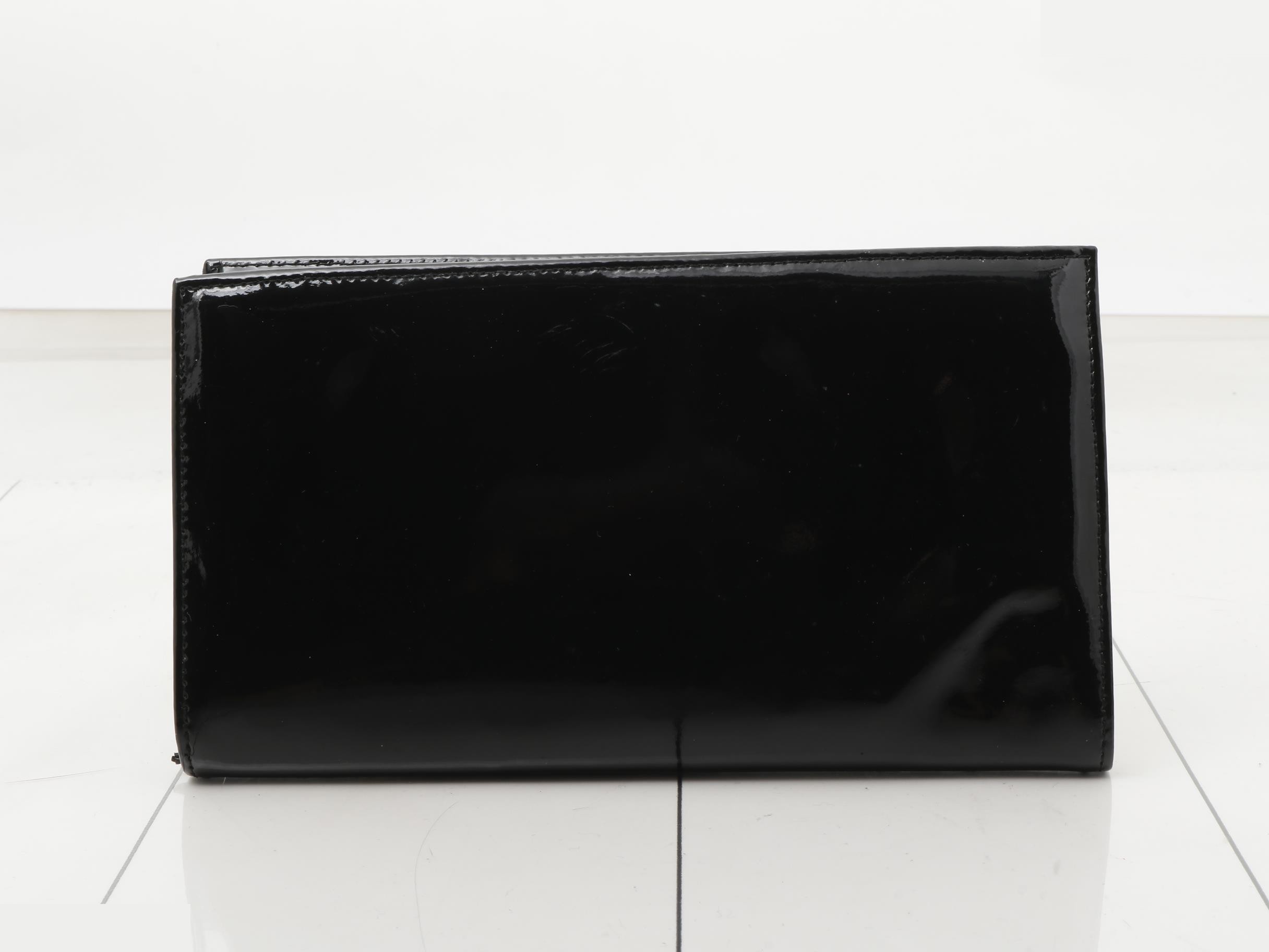 Patent leather long wallet, black, with Coco Mark. — view 2