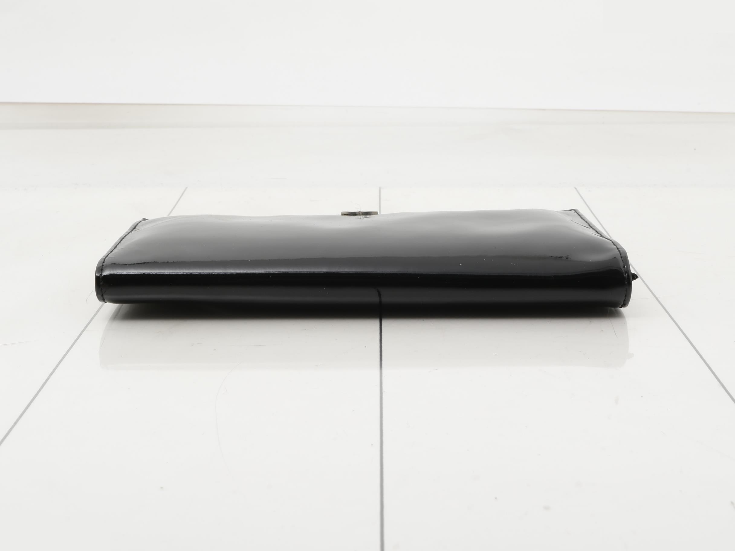 Patent leather long wallet, black, with Coco Mark. — view 3