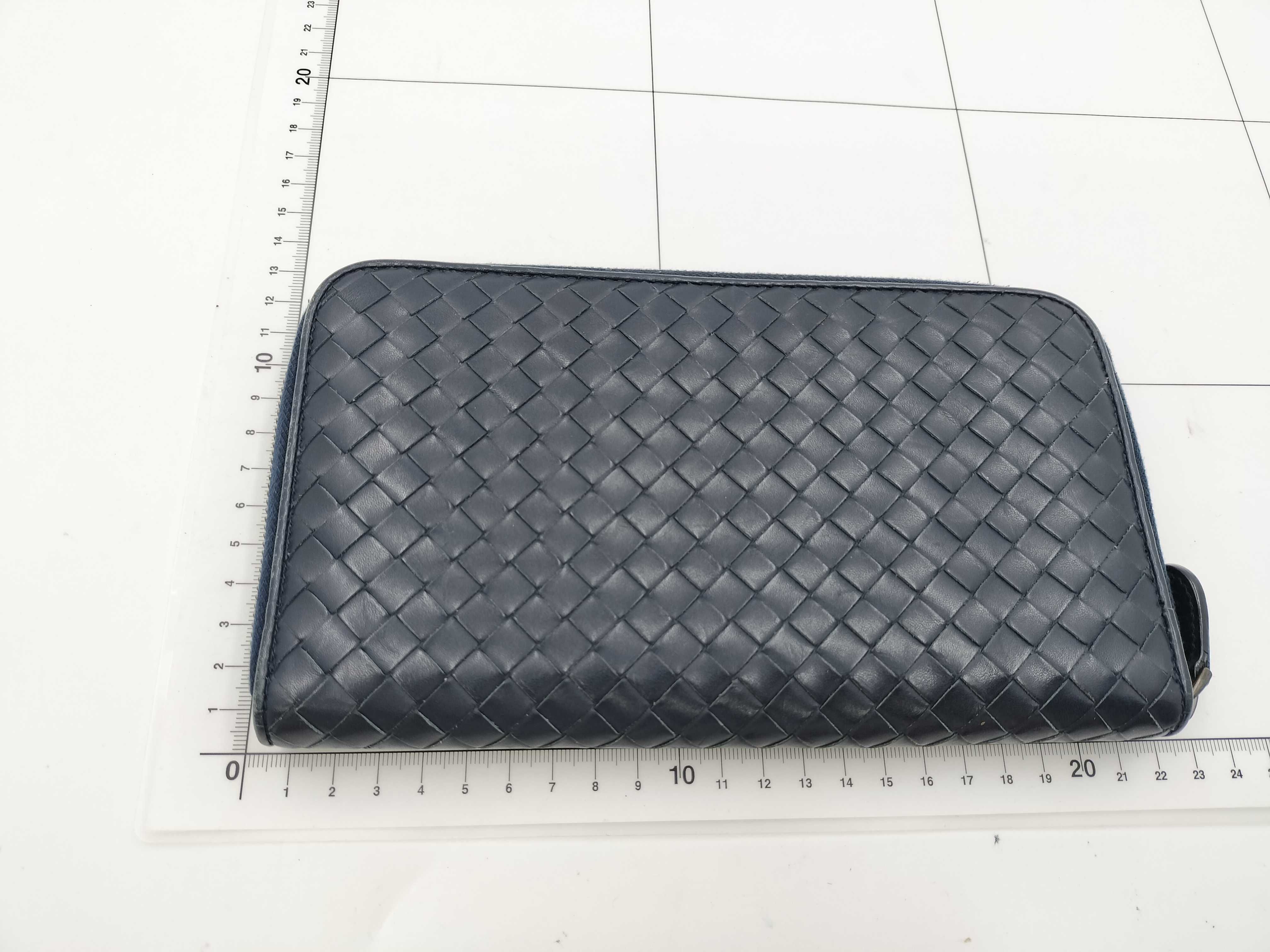 Intrecciato Round Zipper Long Wallet — view 2