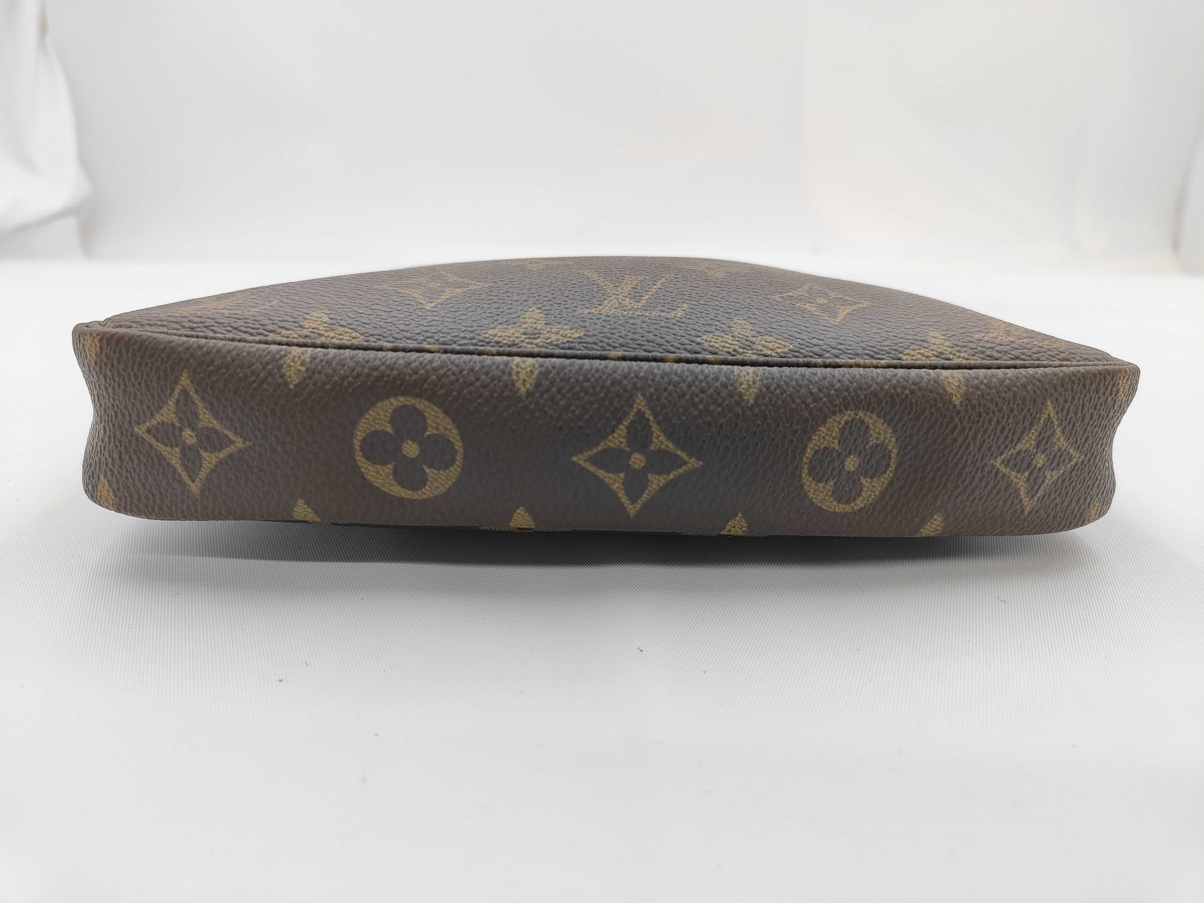 Monogram Louis Vuitton Monogram Accessoires VI0061 Handbag — view 5