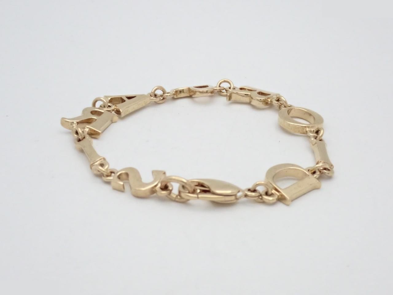 Comes with box. Gold bracelet. Wrist size approximately 19cm. — view 2