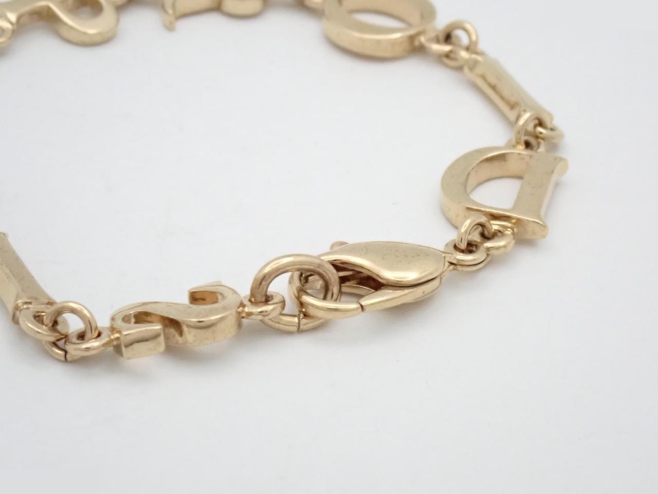Comes with box. Gold bracelet. Wrist size approximately 19cm. — view 3