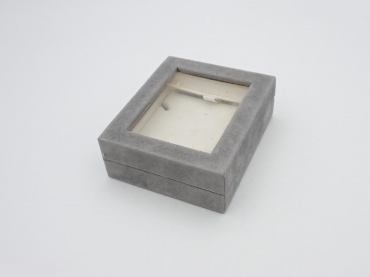 Comes with box. Gold bracelet. Wrist size approximately 19cm. — view 4