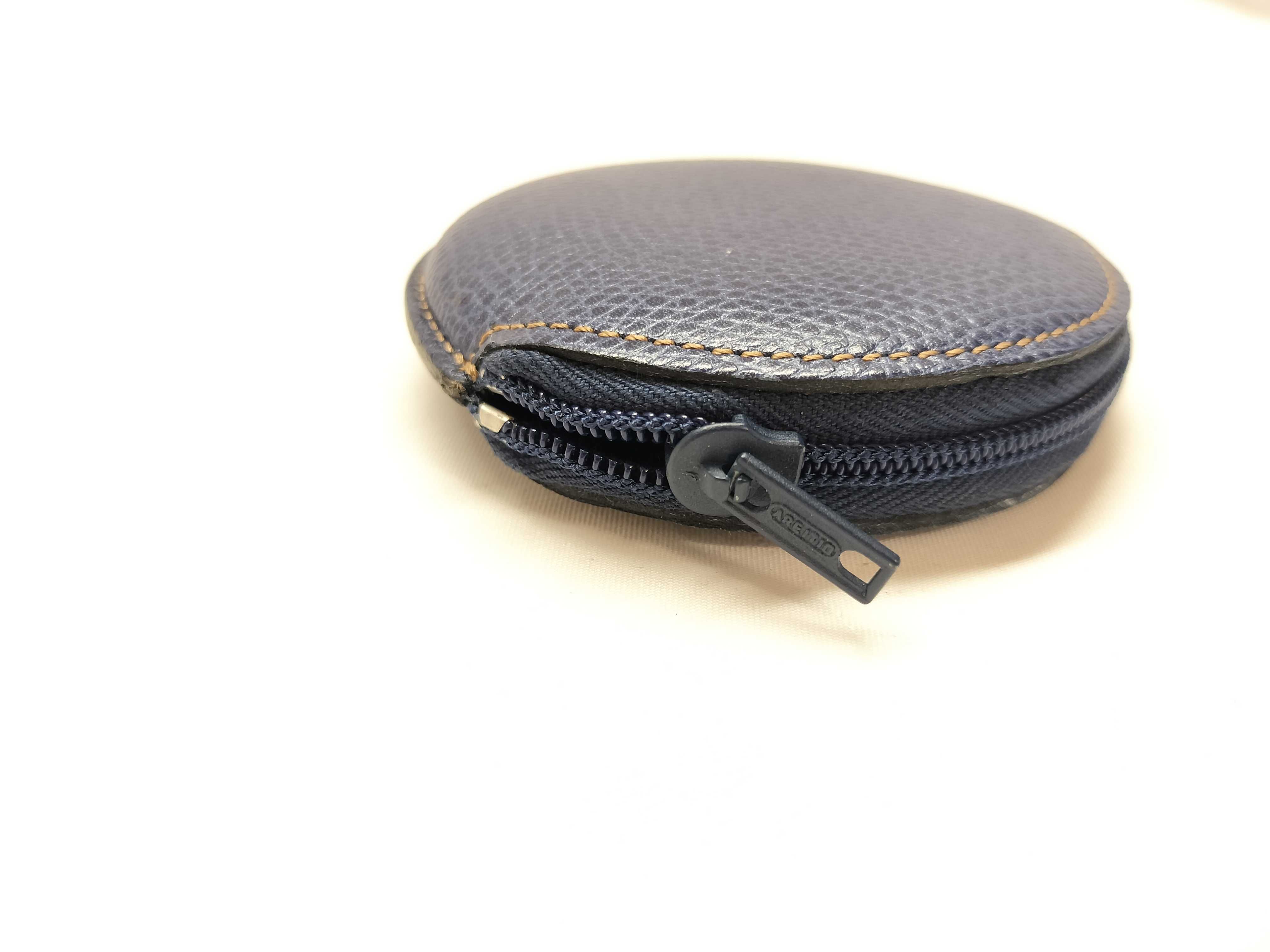 coin case — view 5
