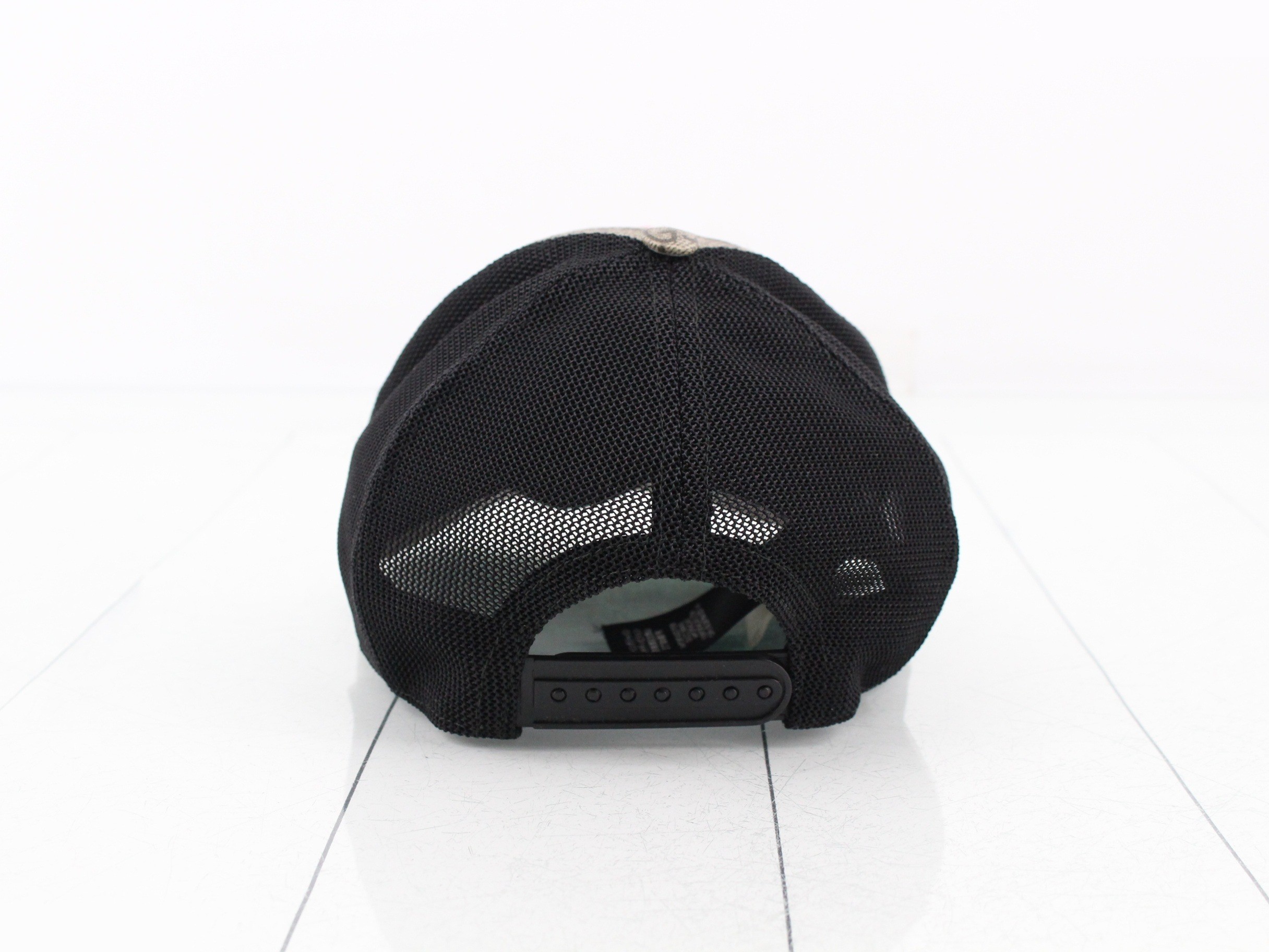 cap — view 2