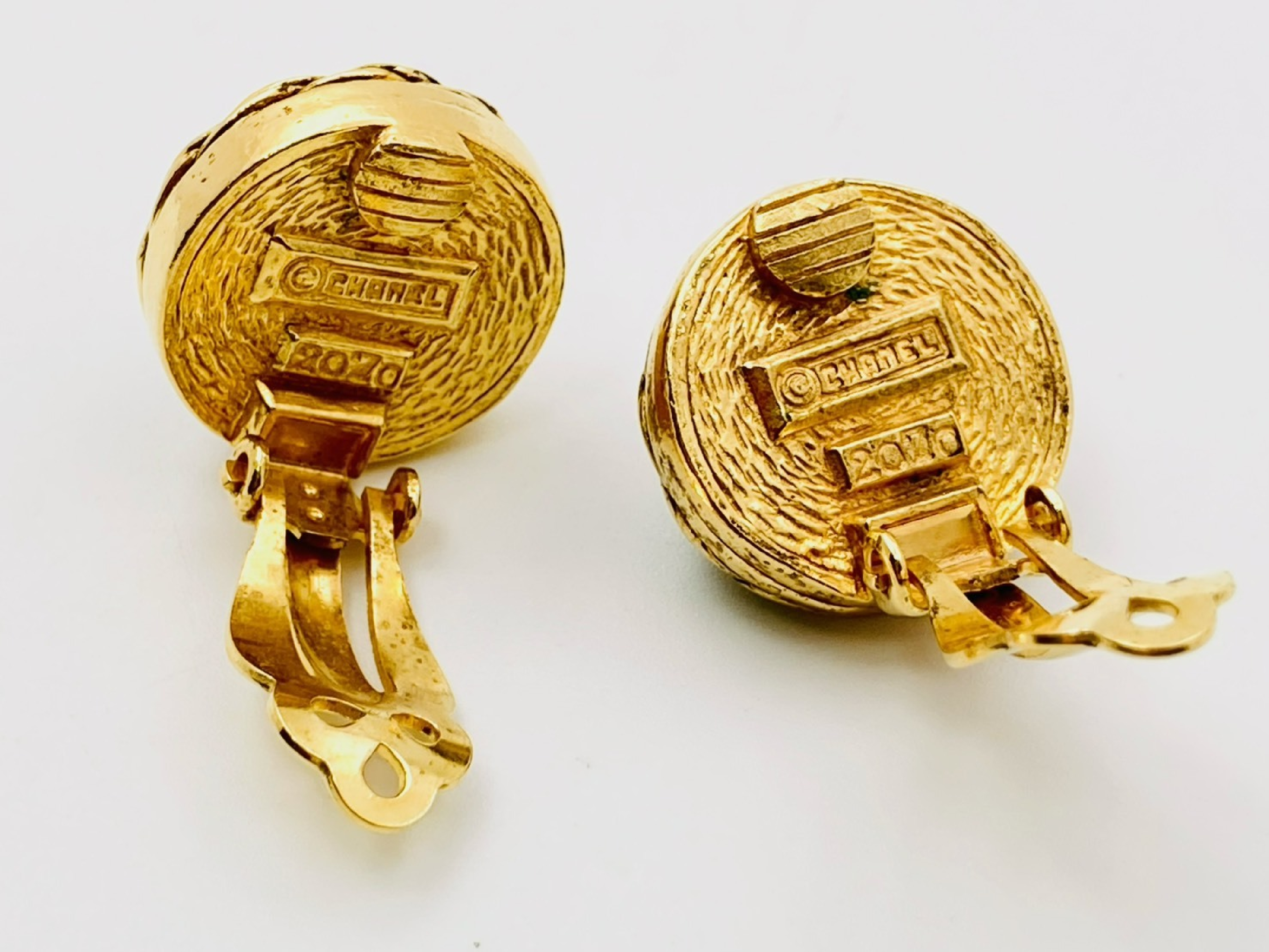 Round Earrings with Colored Stones, Engraved 2070, Green x Gold Earrings — view 3