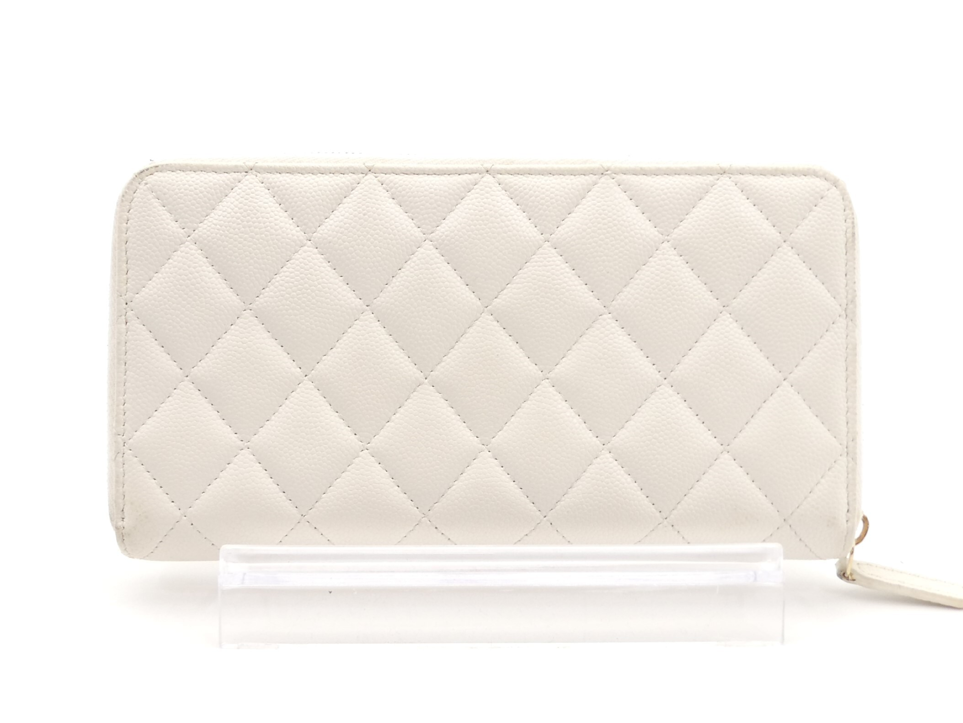 Matelassé Caviar Skin Coco Mark Round Zip Wallet — view 2