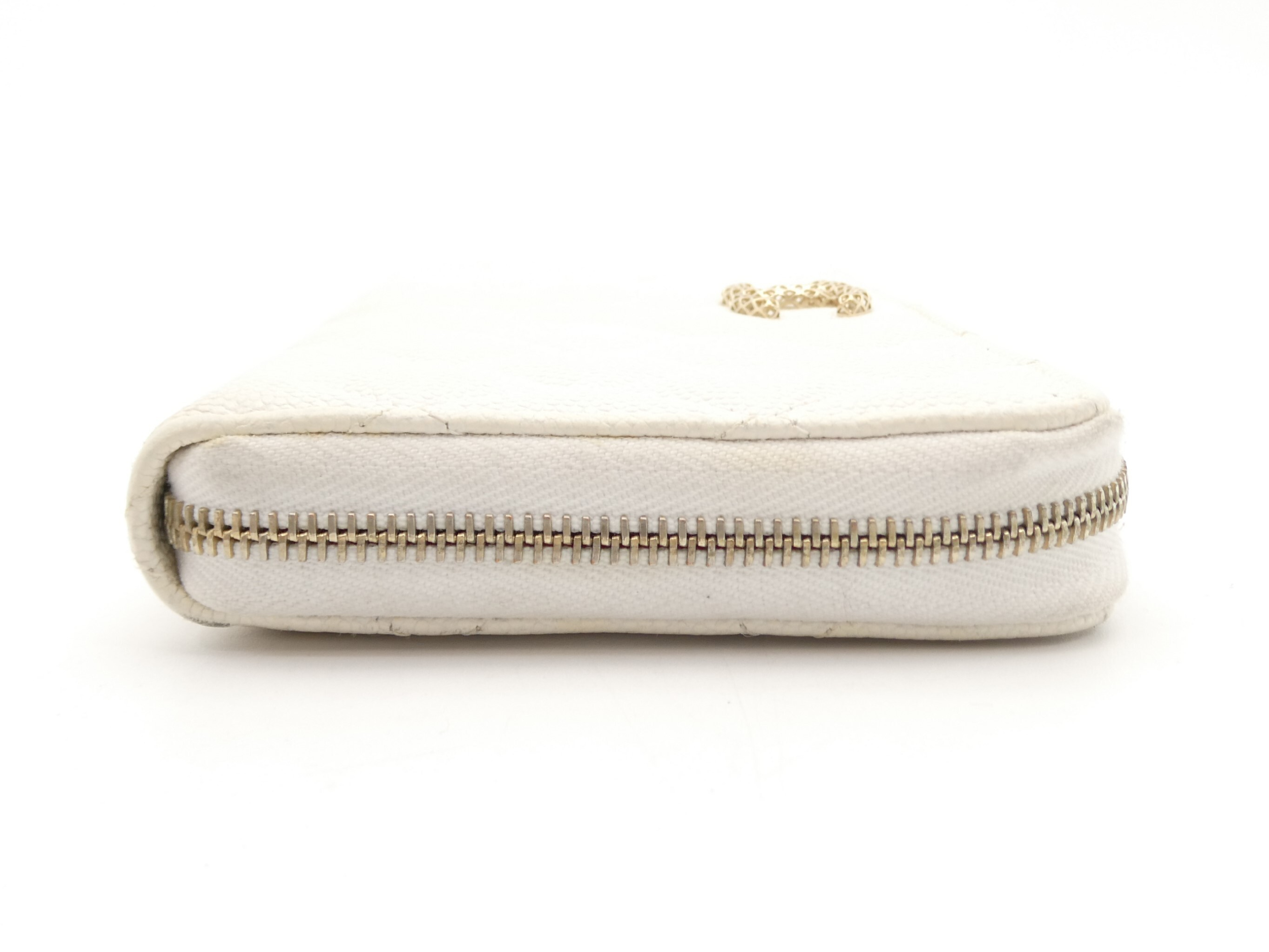 Matelassé Caviar Skin Coco Mark Round Zip Wallet — view 3
