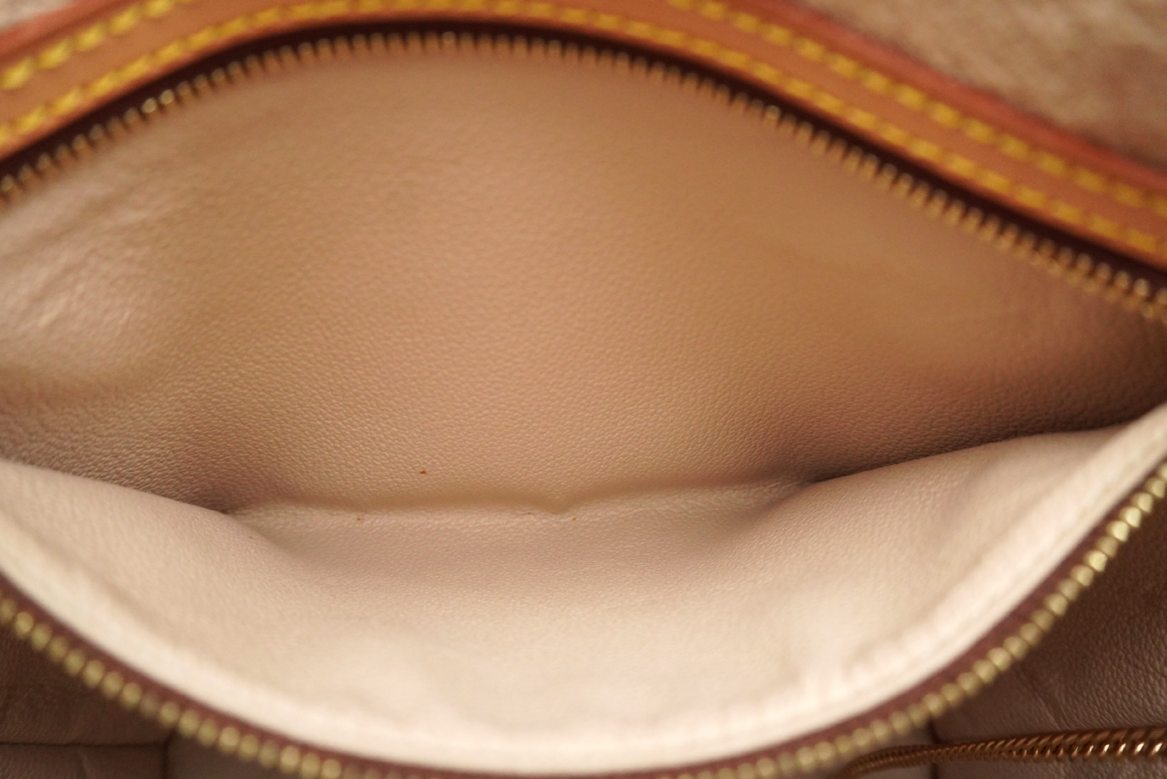 Monogram Bucket PM M42238 Tote Bag — view 14