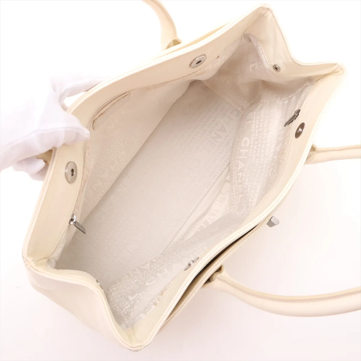 executive leather tote bag 2.55 white silver hardware 10068301 10s — view 7