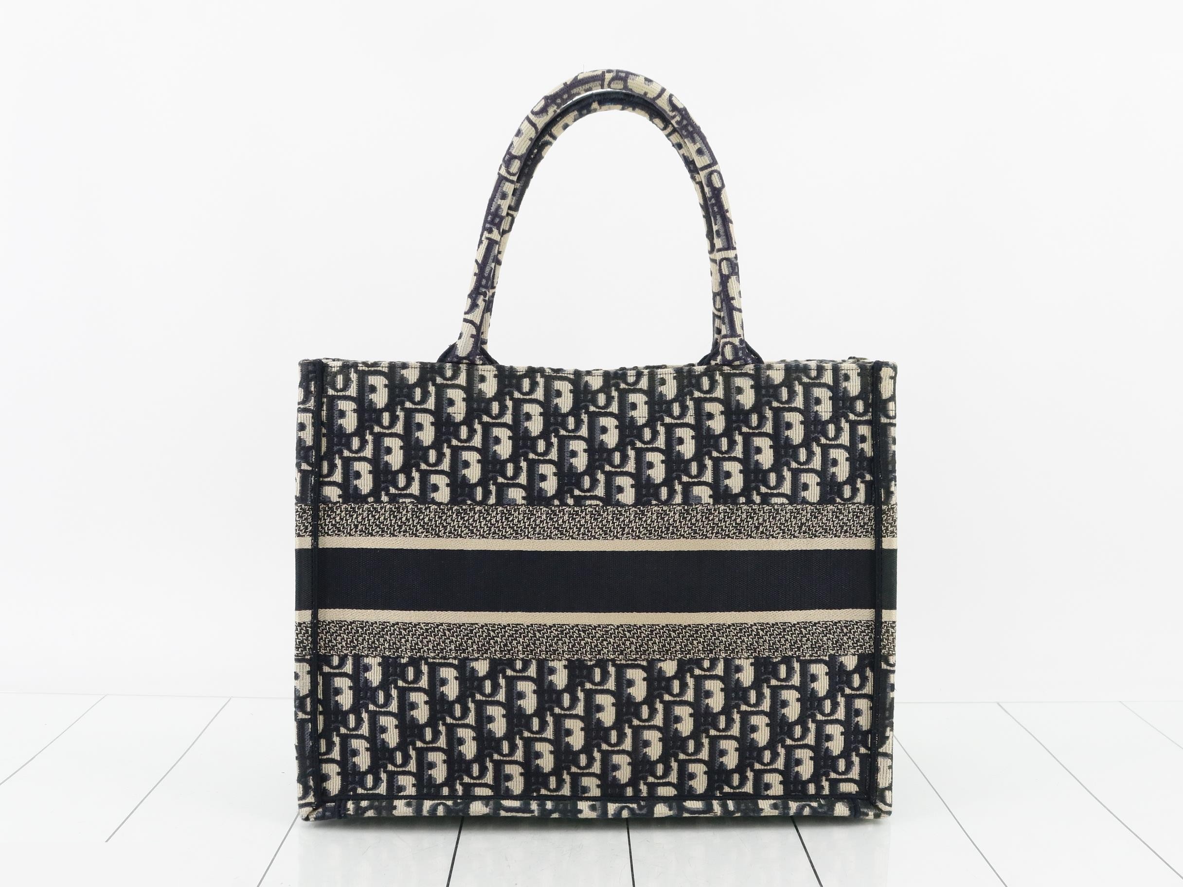 Book Tote, Oblique, Medium — view 2