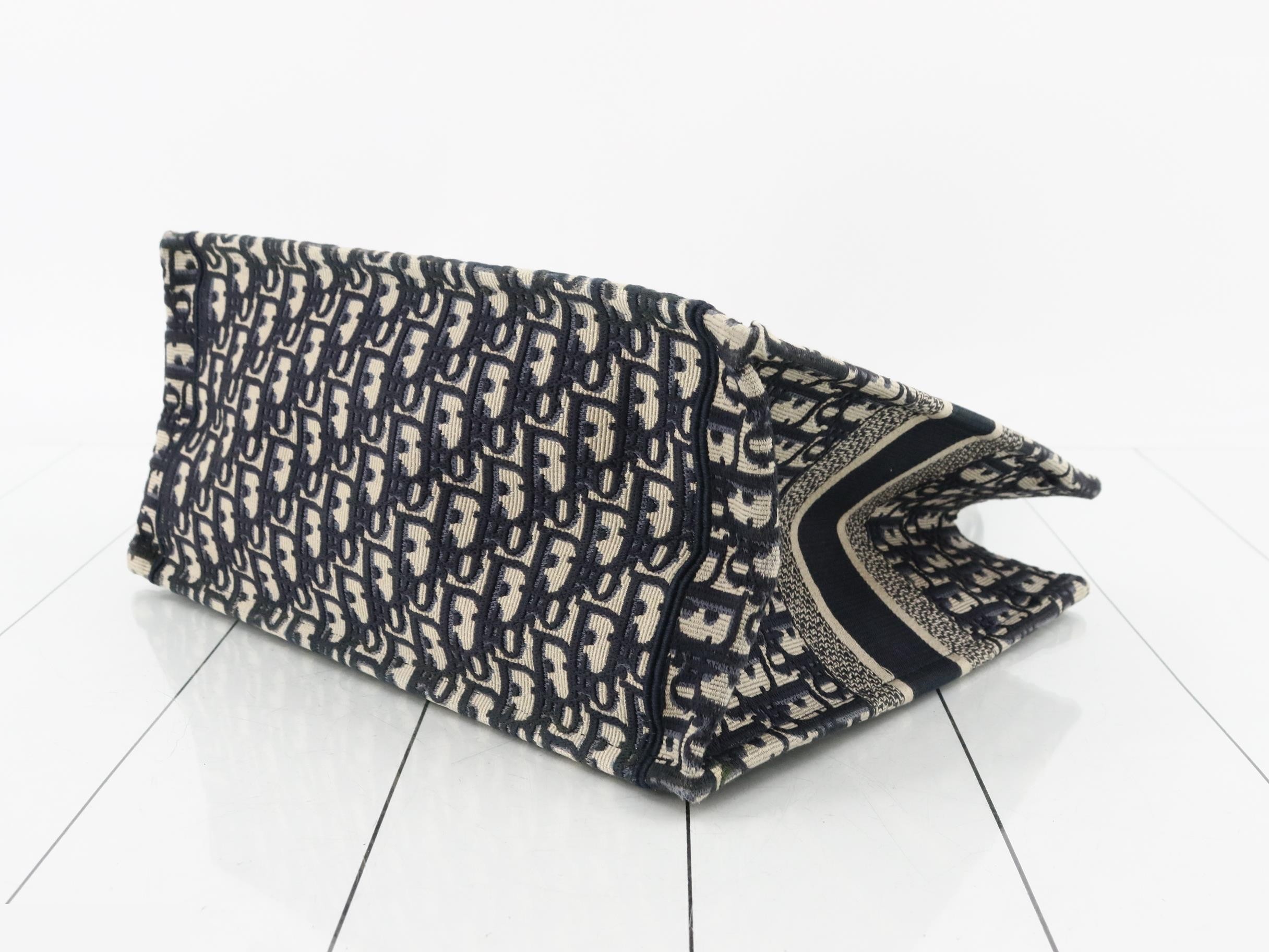 Book Tote, Oblique, Medium — view 6