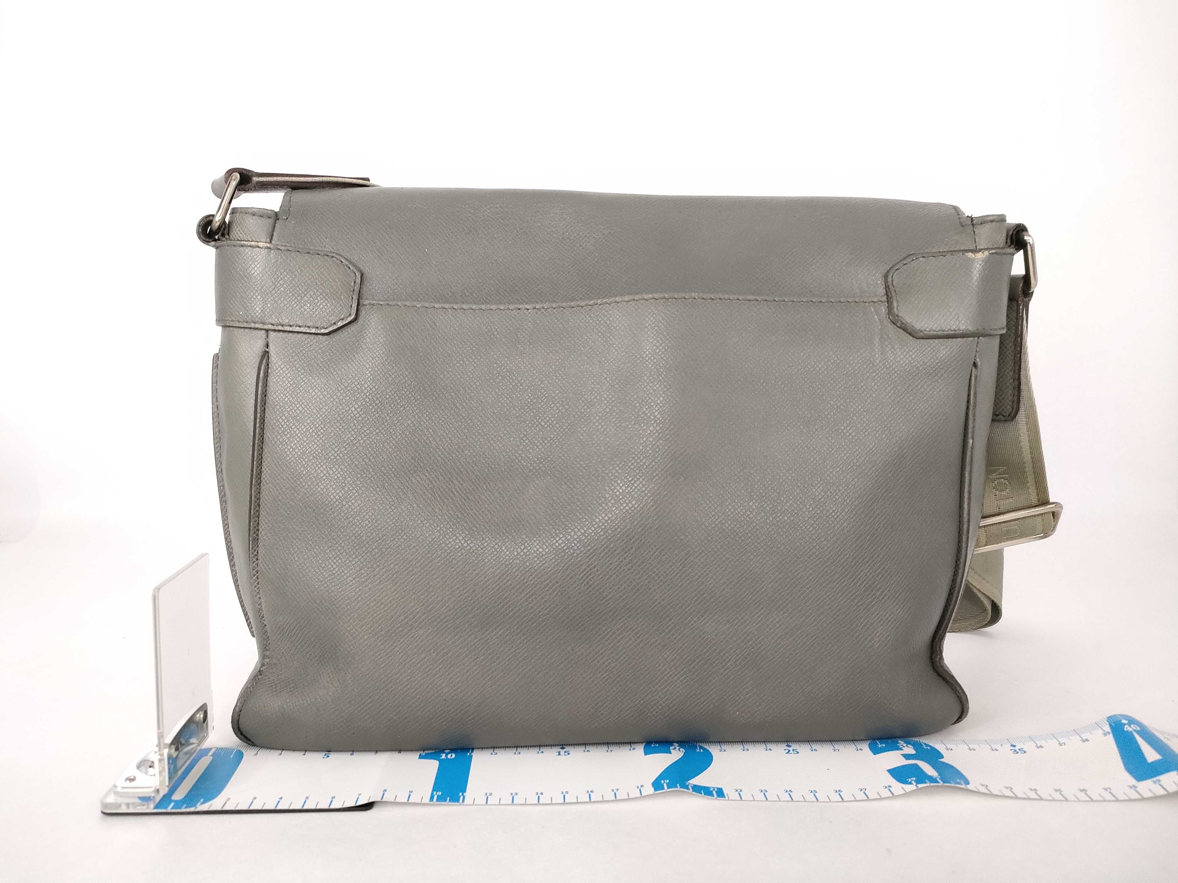 Taiga Louis Vuitton Messenger Bag Taiga Shoulder Bag — view 2