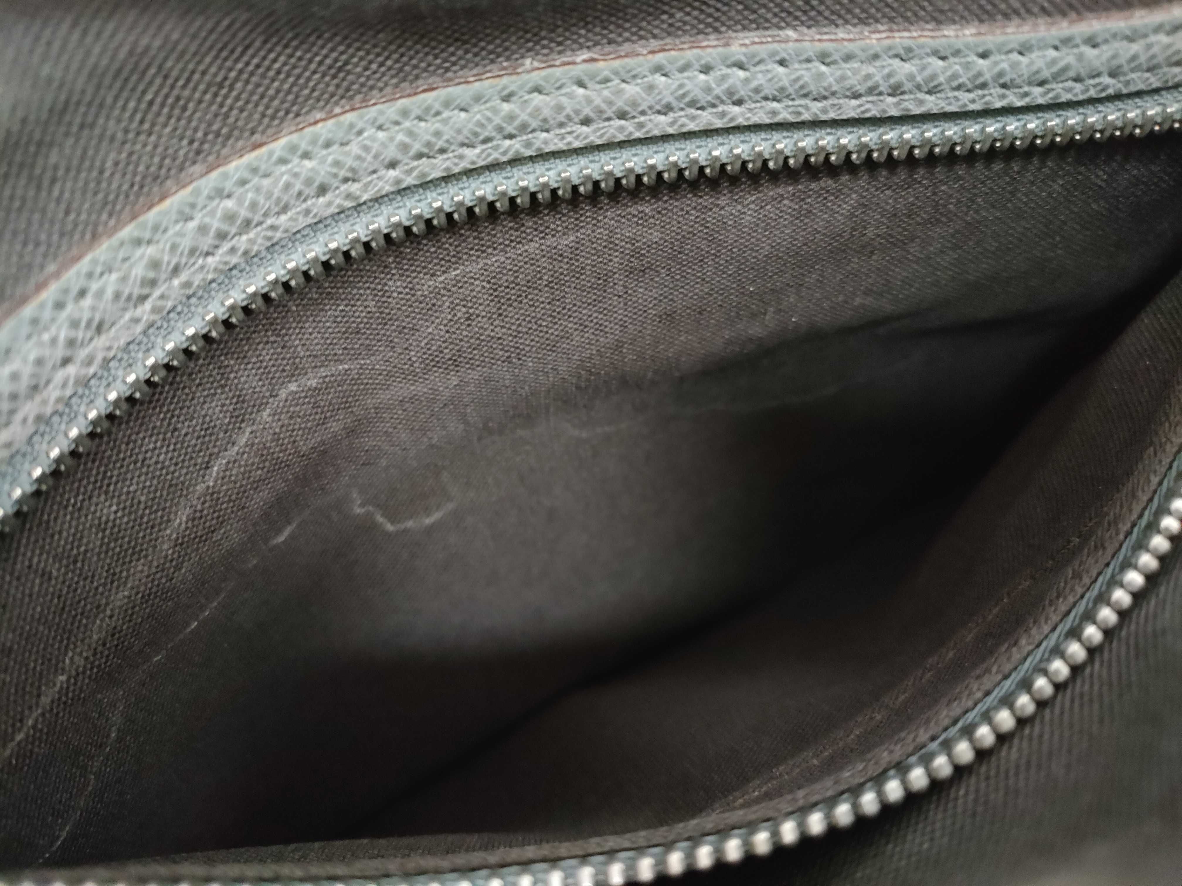 Taiga Louis Vuitton Messenger Bag Taiga Shoulder Bag — view 12