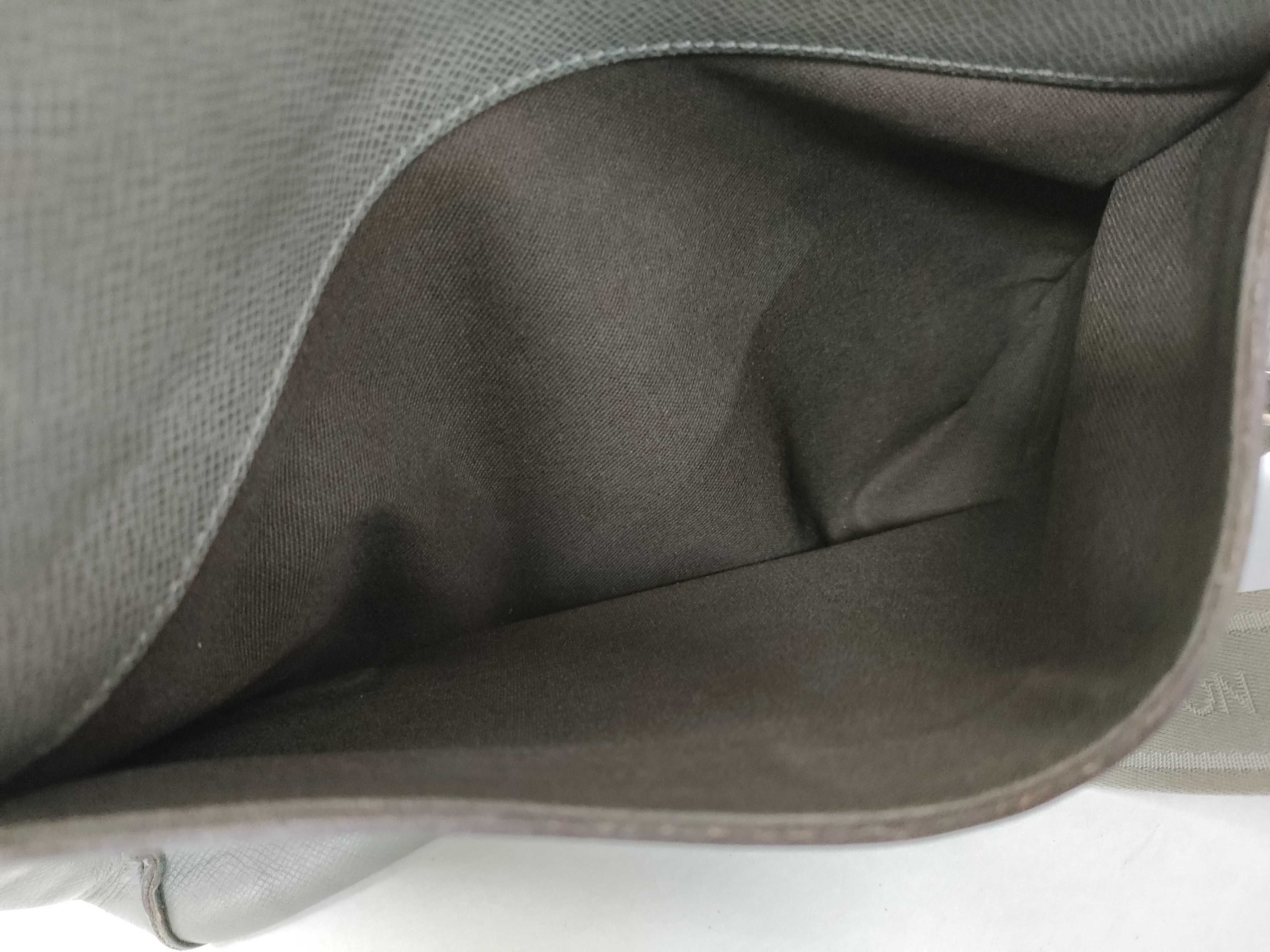 Taiga Louis Vuitton Messenger Bag Taiga Shoulder Bag — view 14