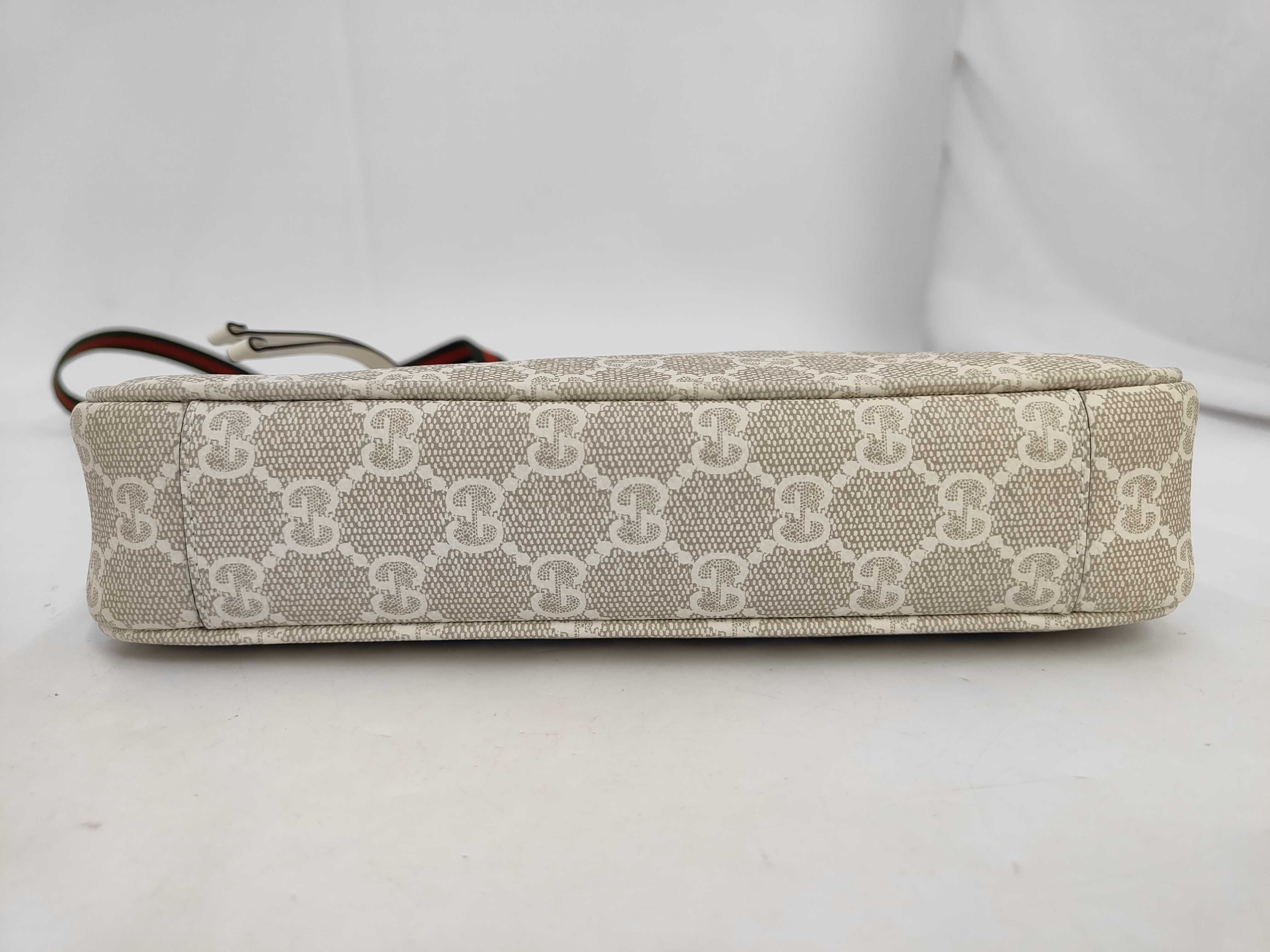 unused, stored item, model number 815218, GG Supreme shoulder bag with two straps. — view 7
