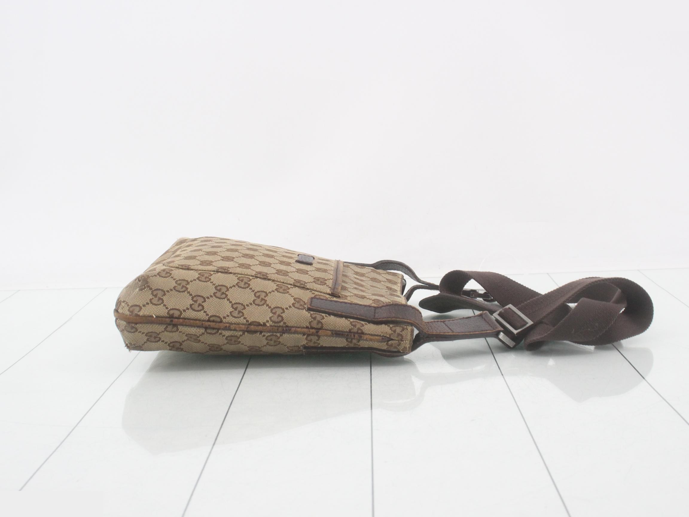 GG Canvas Shoulder Bag — view 3