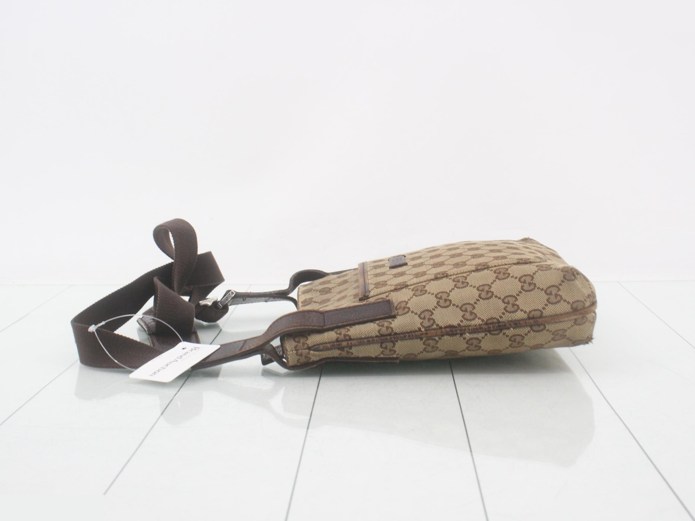 GG Canvas Shoulder Bag — view 4