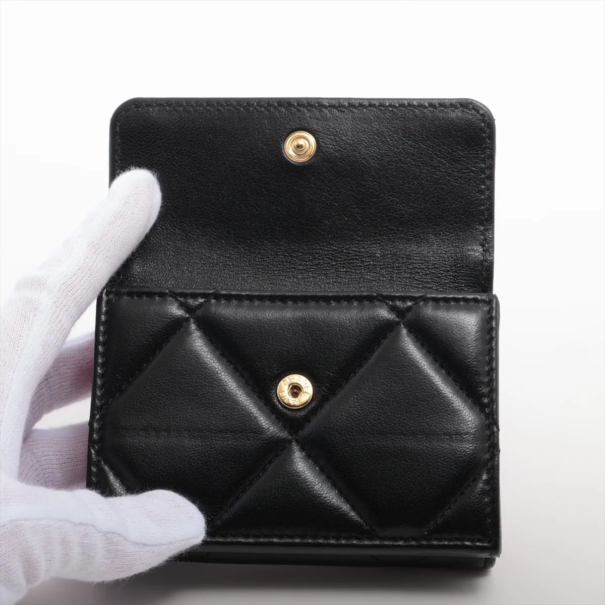 19 Lambskin Compact Wallet Black x Pink Gold Hardware TTTU7T91 — view 3