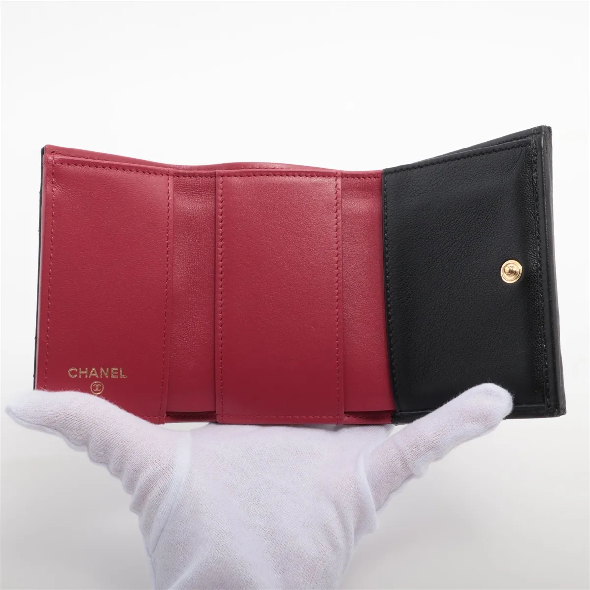 19 Lambskin Compact Wallet Black x Pink Gold Hardware TTTU7T91 — view 4