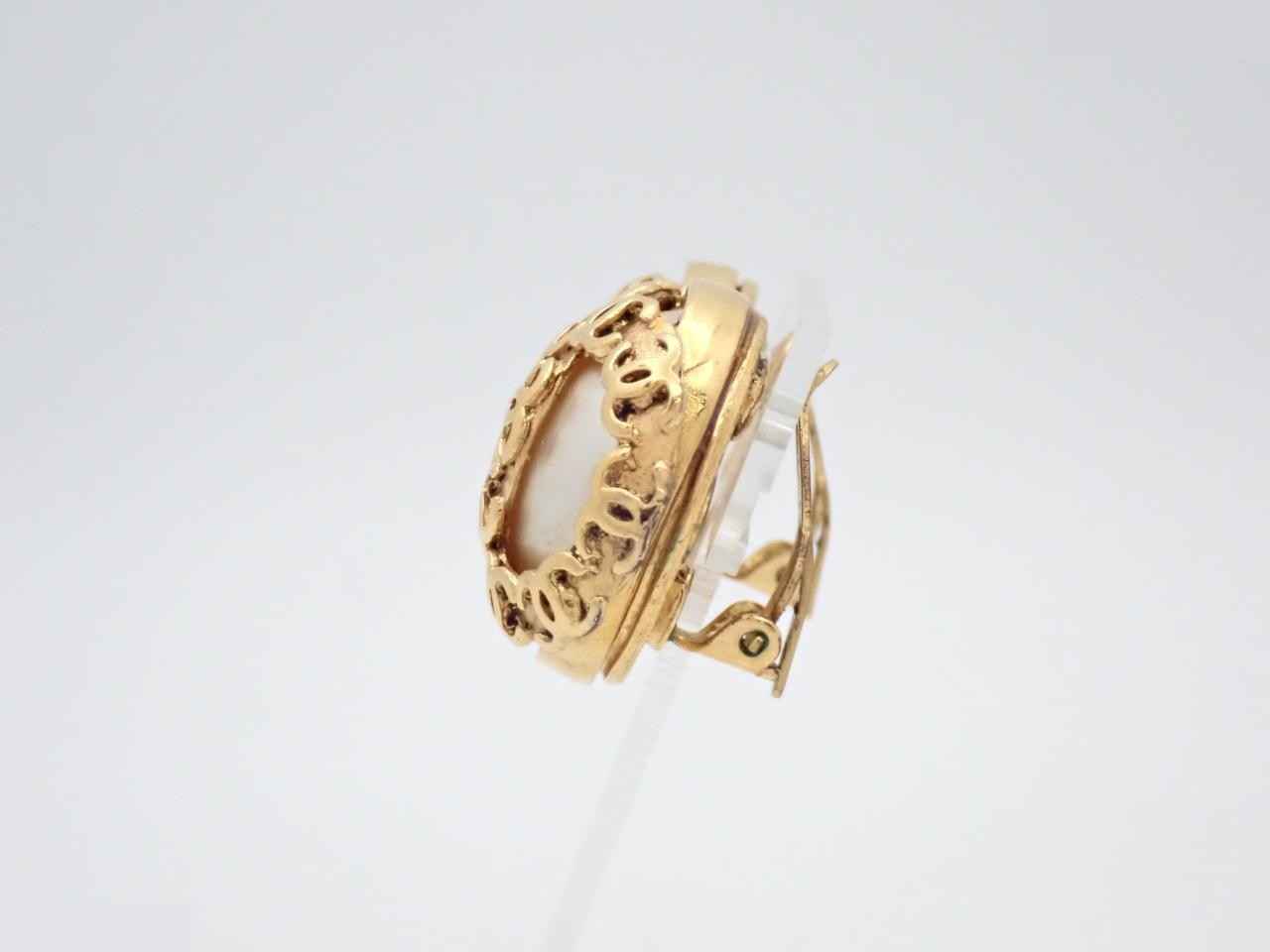 Earrings, Coco Mark design, gold, pearl — view 3
