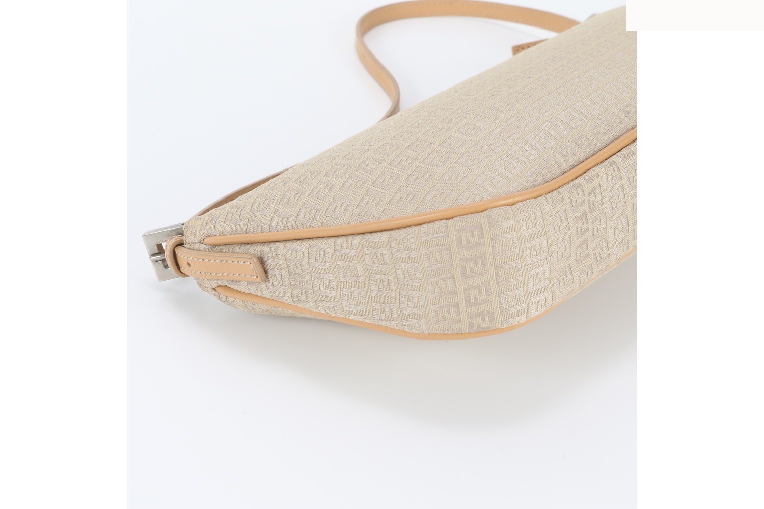 FF Zucchino Leather Shoulder Bag, Shoulder Bag, Accessory Pouch — view 5