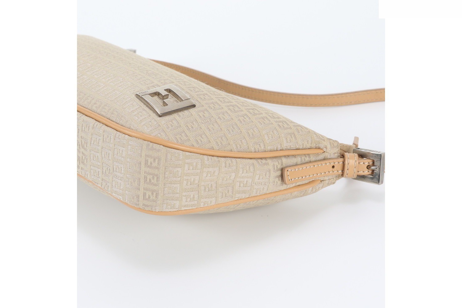 FF Zucchino Leather Shoulder Bag, Shoulder Bag, Accessory Pouch — view 8