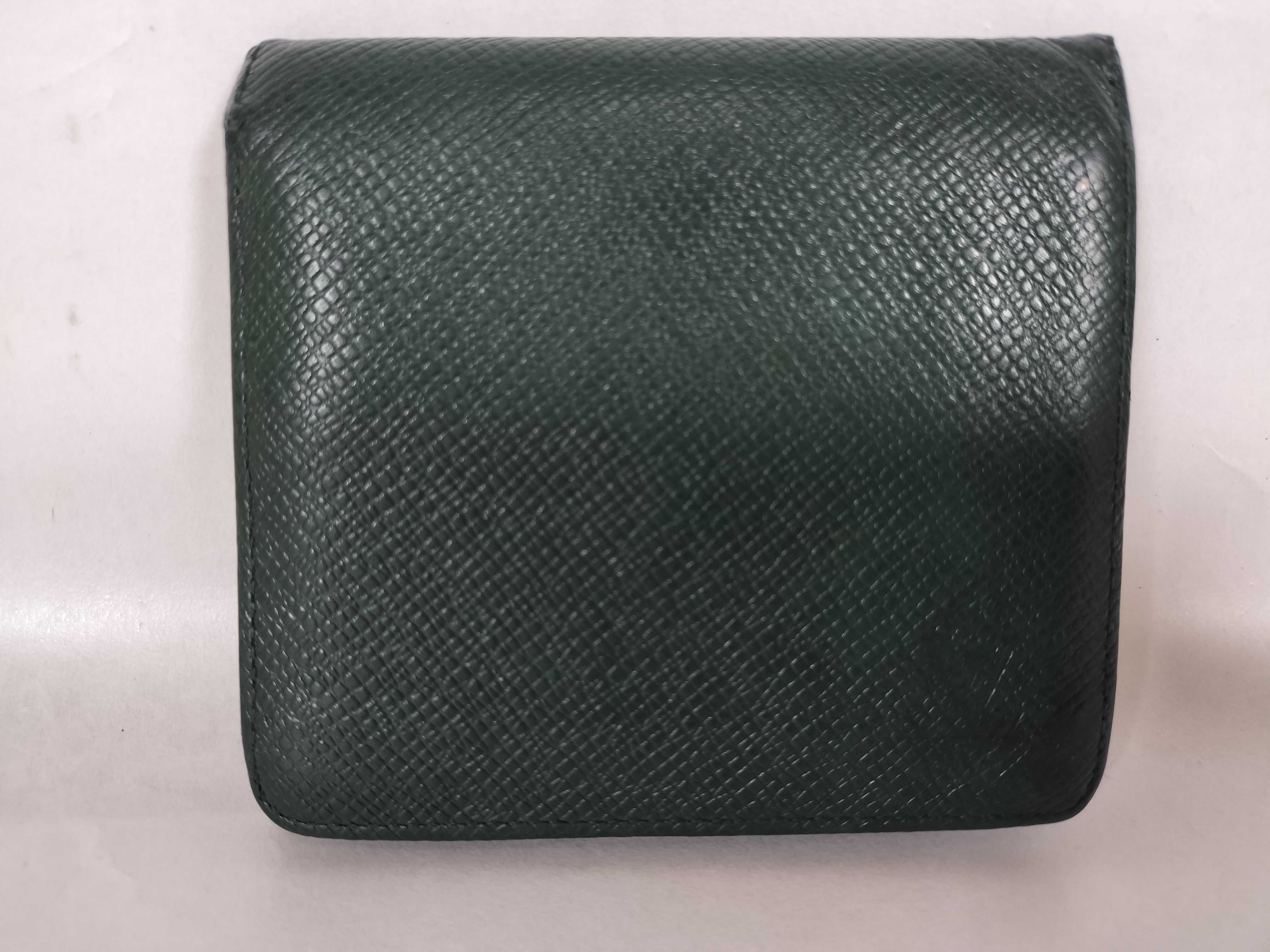 Taiga Leather Compact Wallet (Serial Number)
