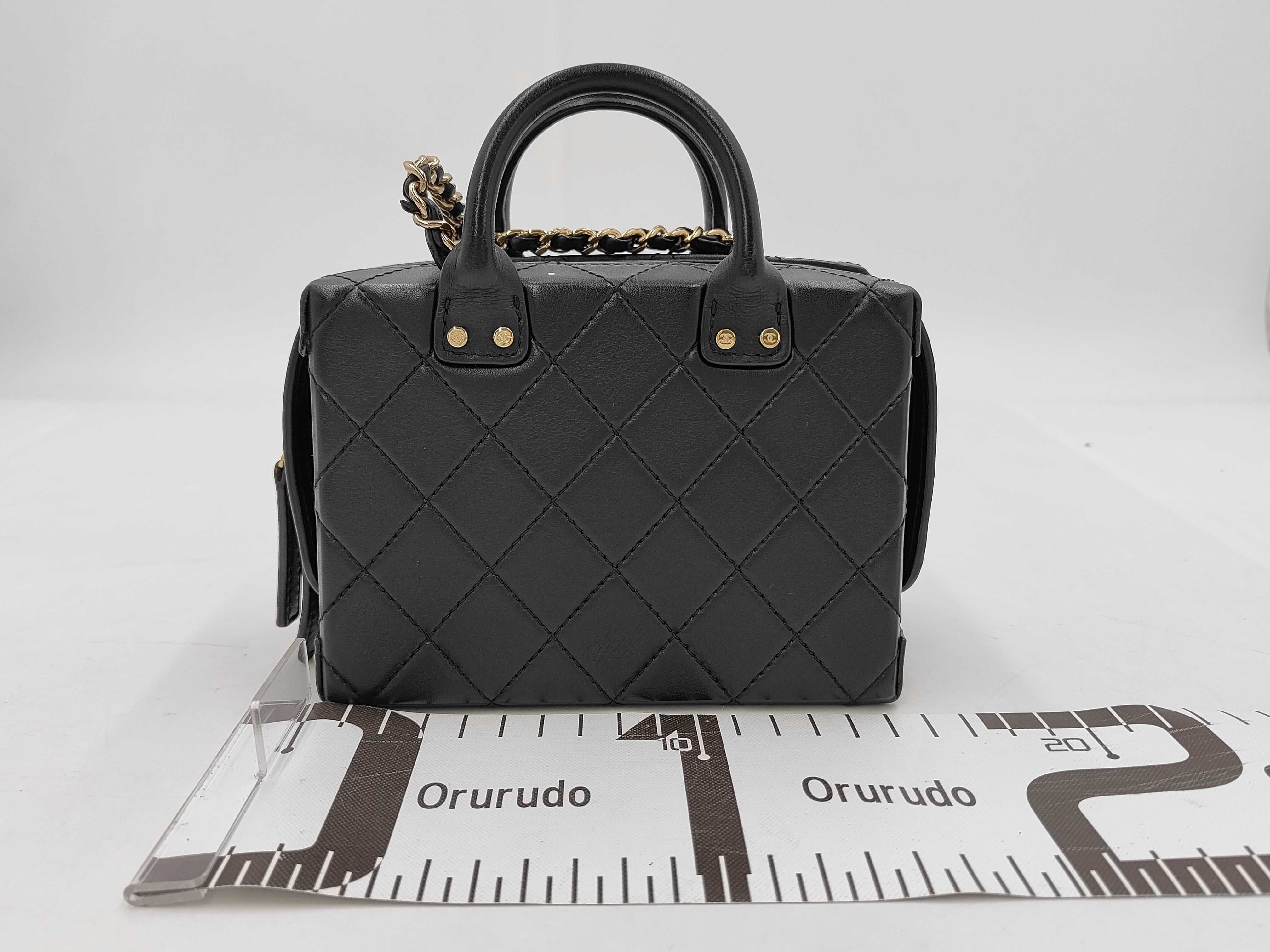 CC Filigree Small Vanity Case Shoulder Bag AS3344 Black Gold Hardware Calfskin Women's Shoulder Bag — view 2