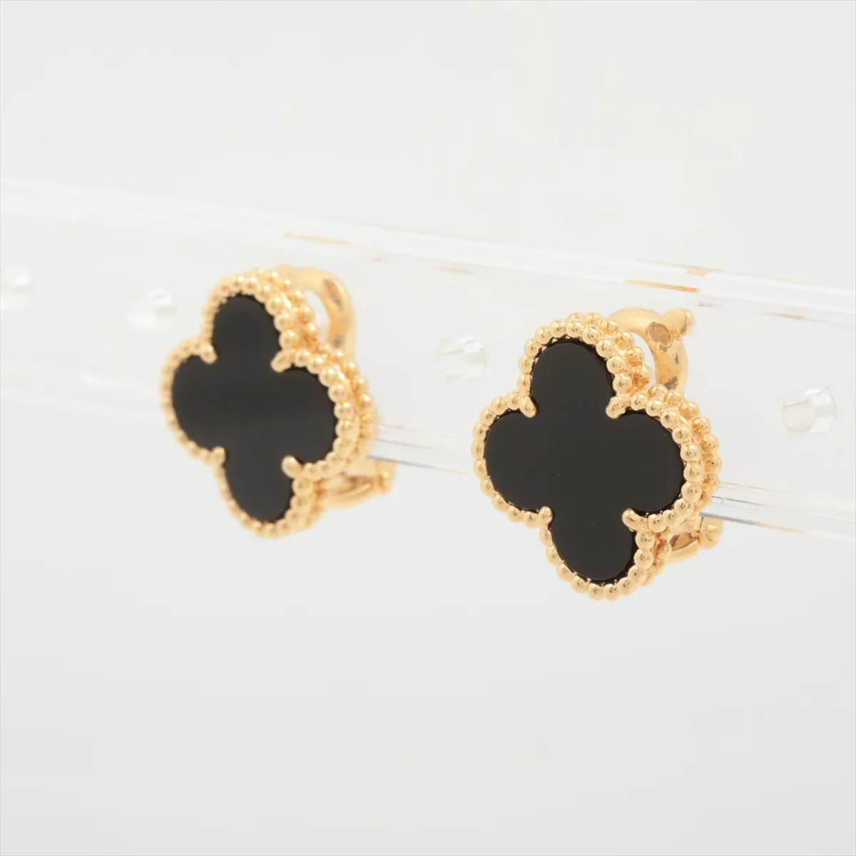 Vintage Alhambra Onyx Earrings 750(YG) 7.1g JE122436 Post wobble Small stone scratches — view 3