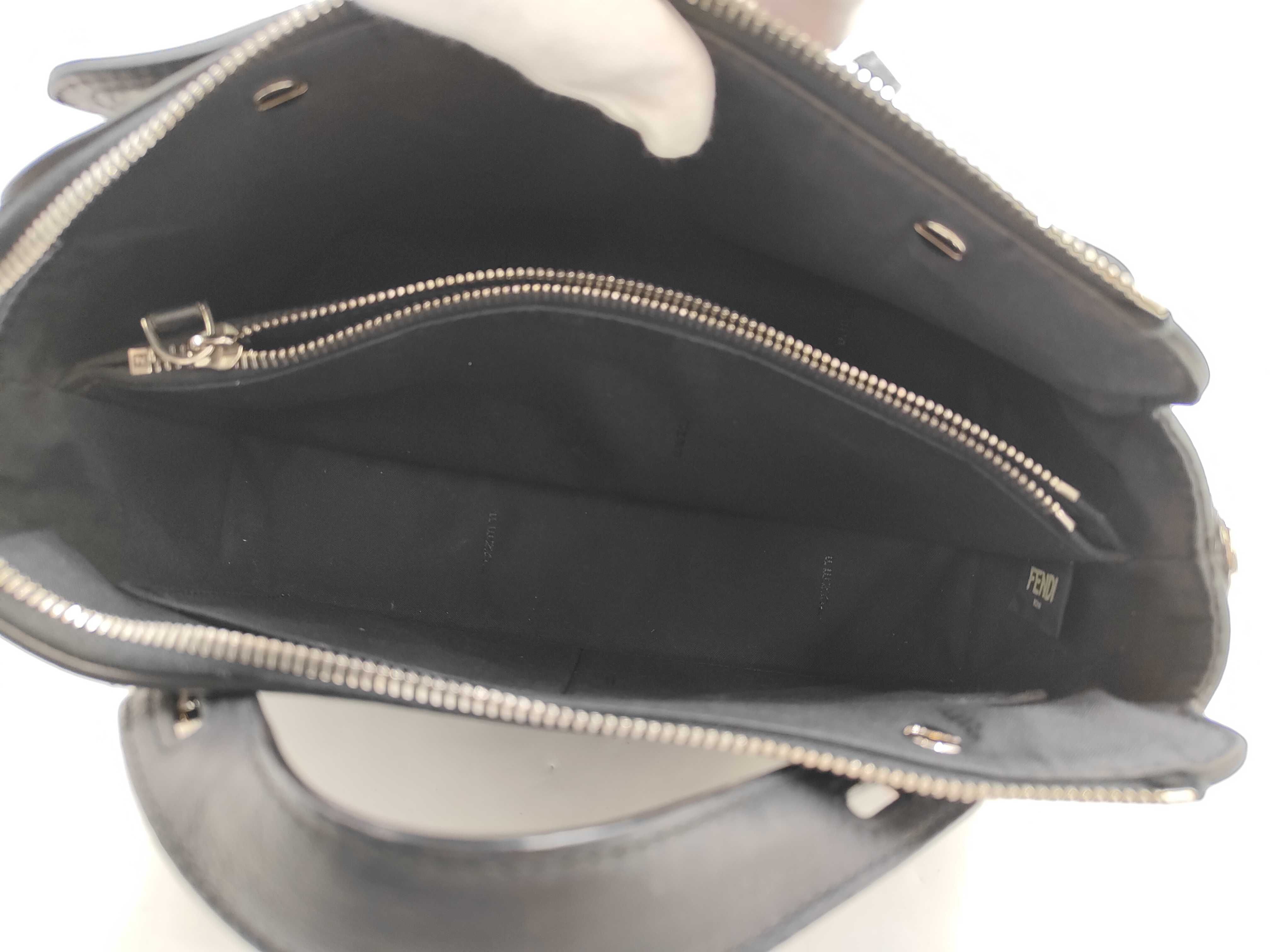 By The Way Medium Black Handbag 8BL124 — view 9