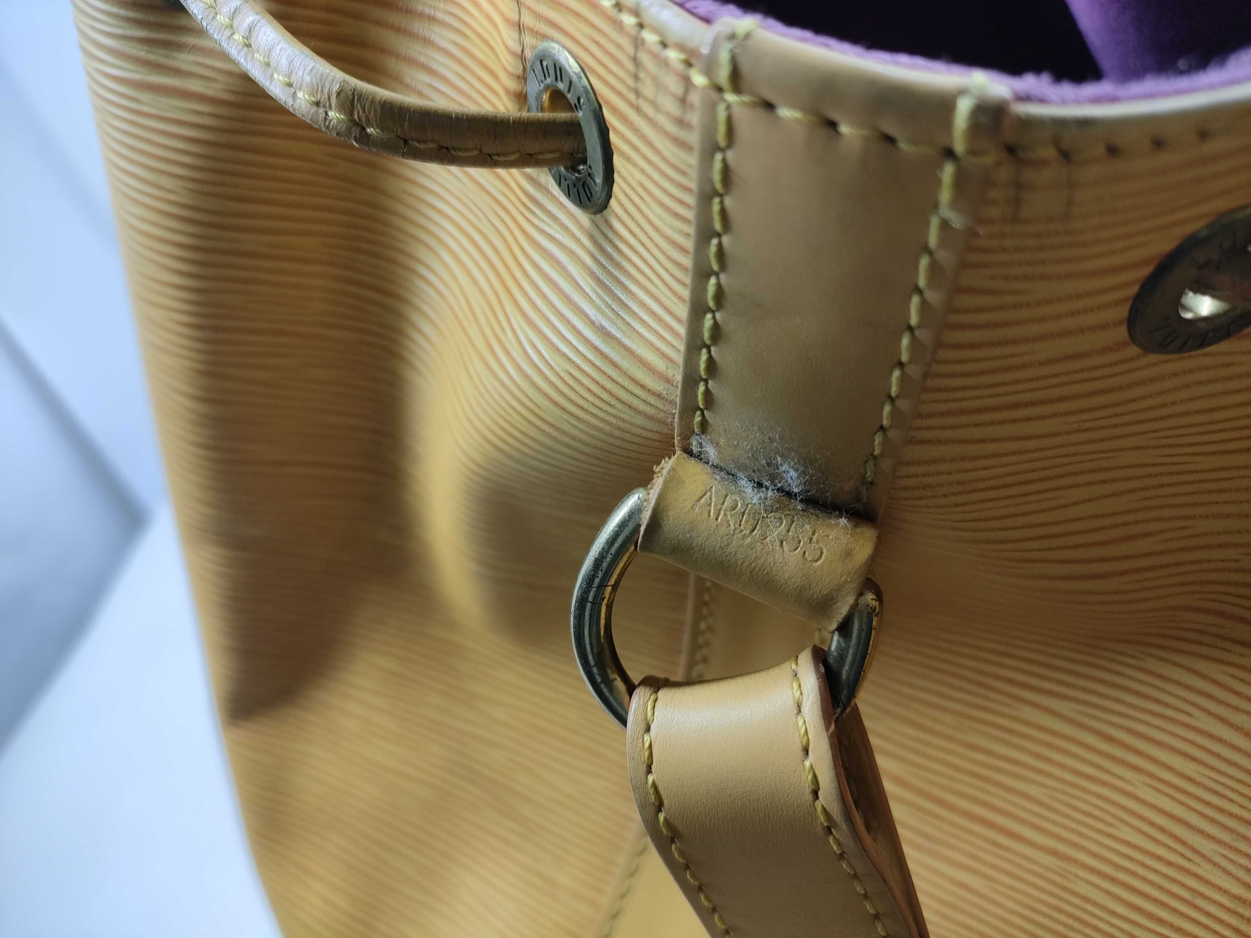 Epi Noé Shoulder Bag — view 13