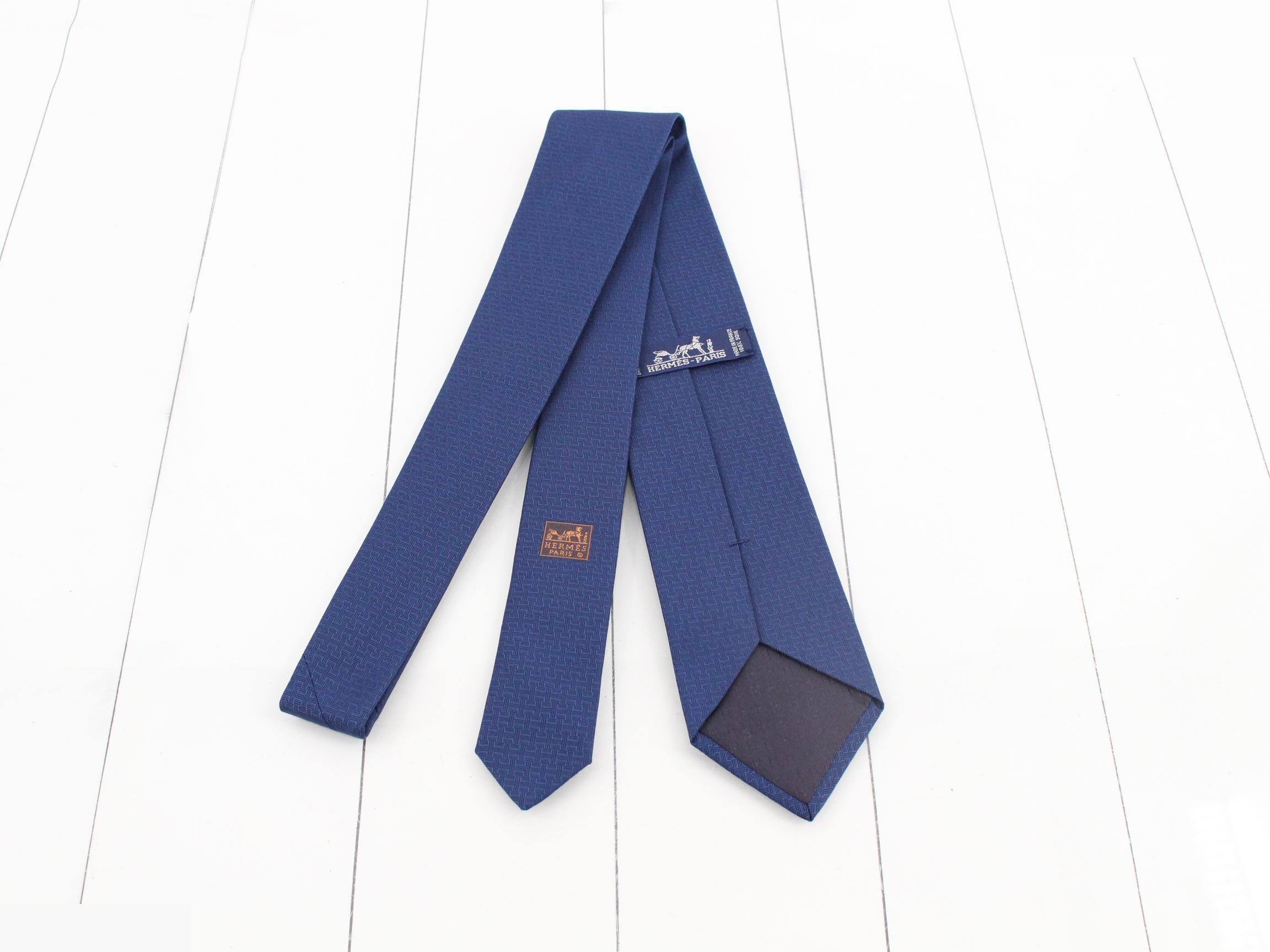 tie, H pattern — view 2