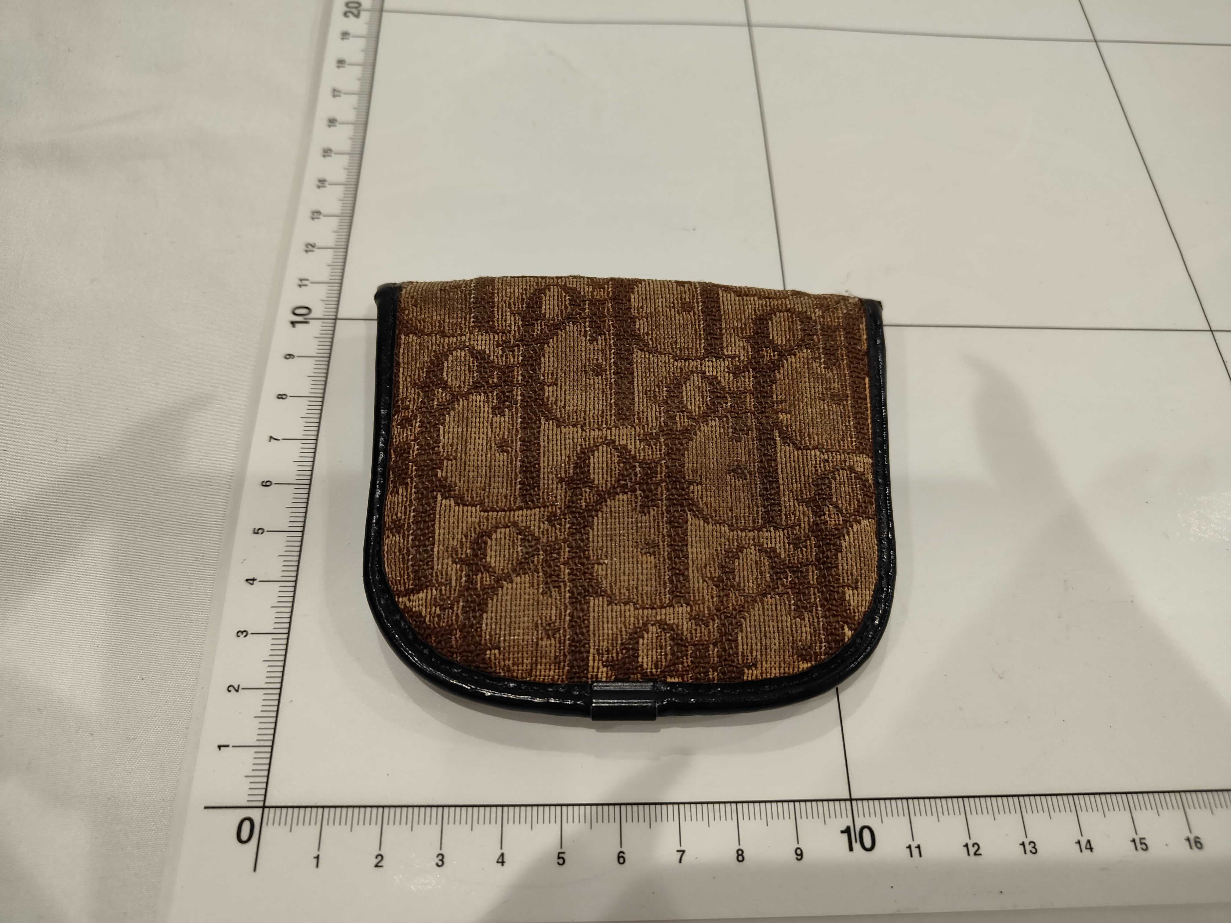 coin case — view 2
