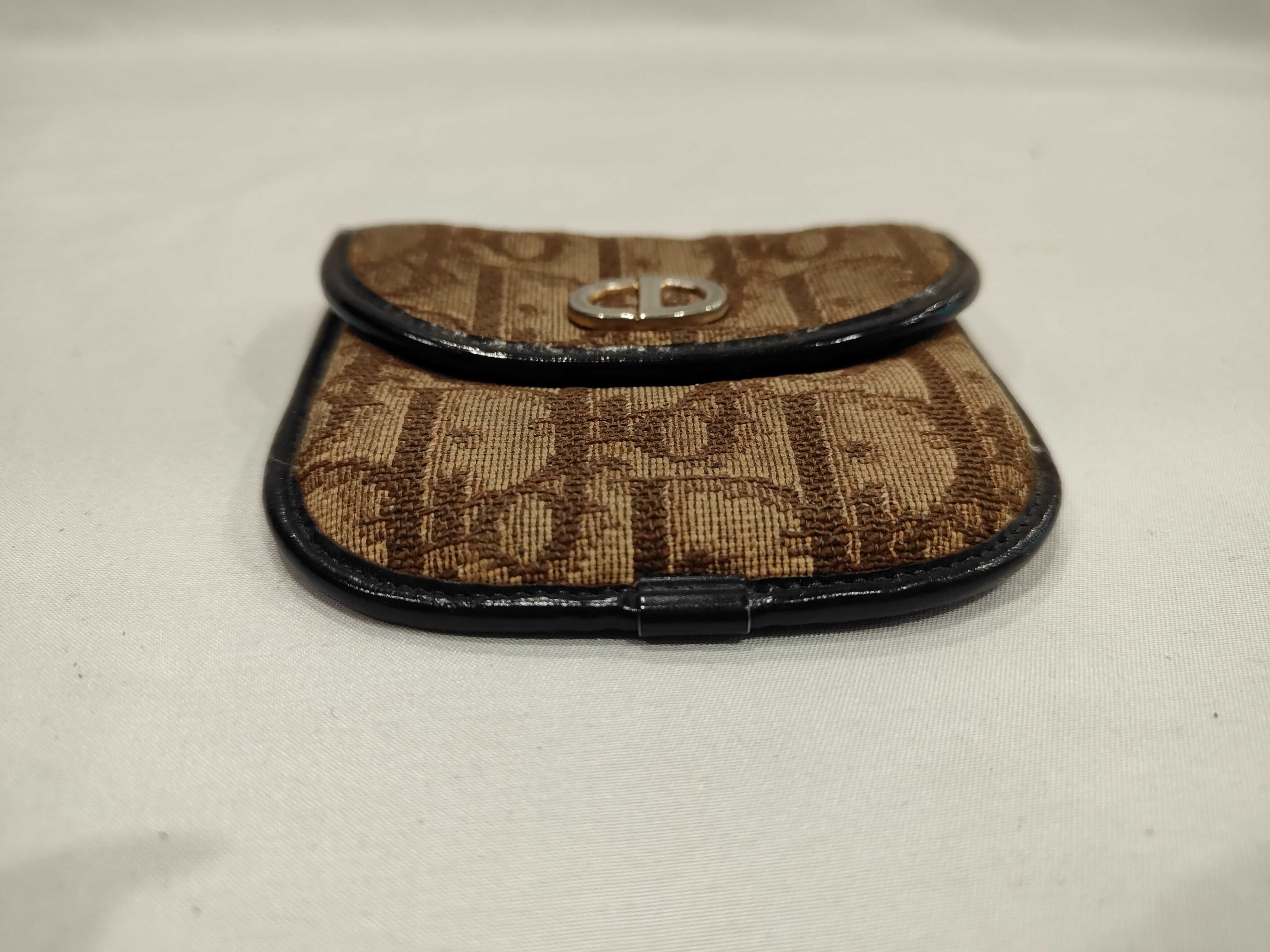 coin case — view 3