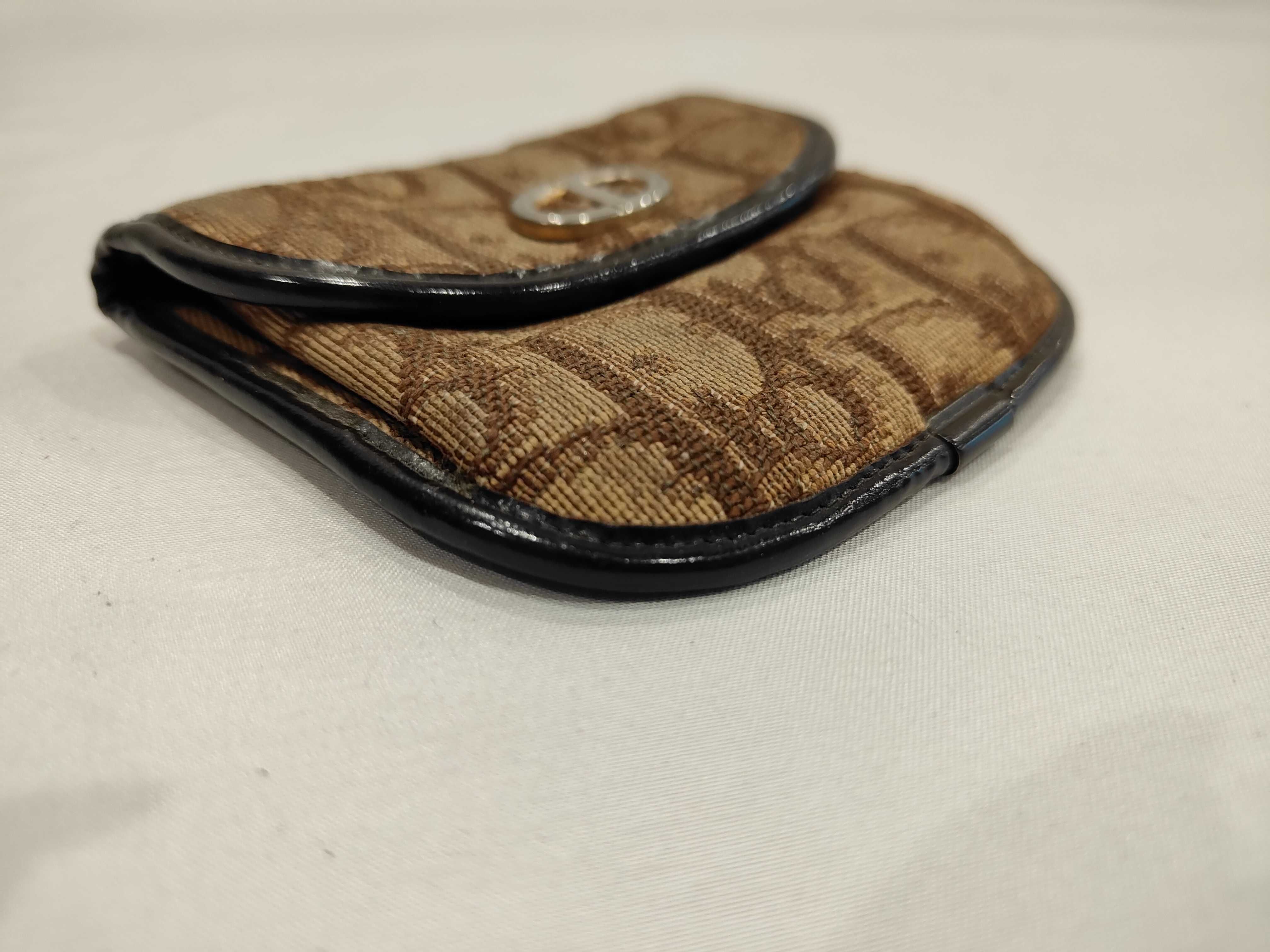 coin case — view 4