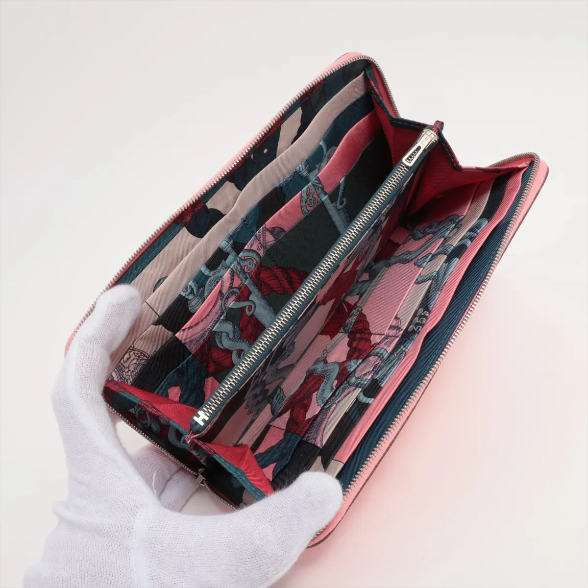 Azap Long Silk-in Vaux Epson Round Zip Wallet Pink Silver Hardware T:2015 — view 3