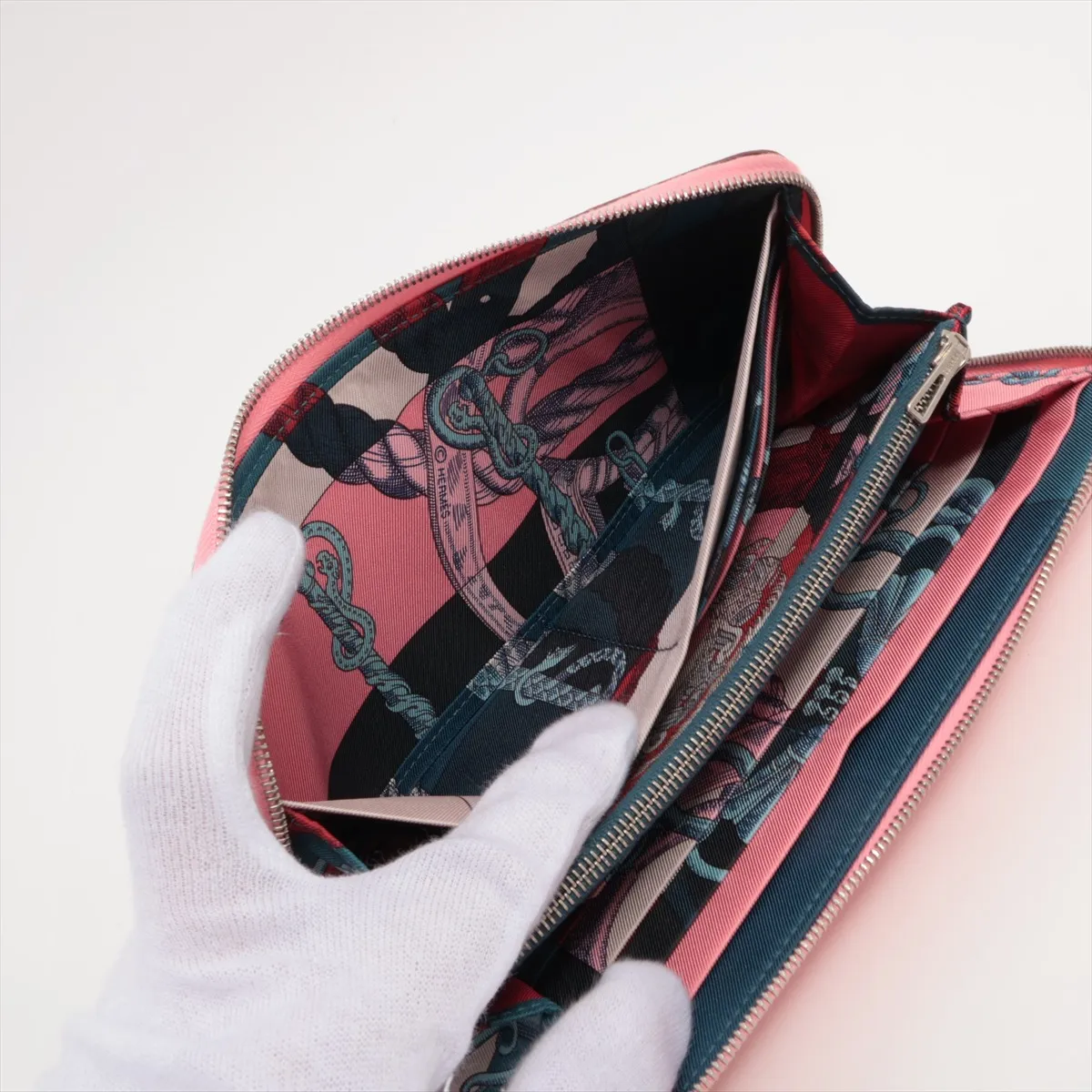 Azap Long Silk-in Vaux Epson Round Zip Wallet Pink Silver Hardware T:2015 — view 4