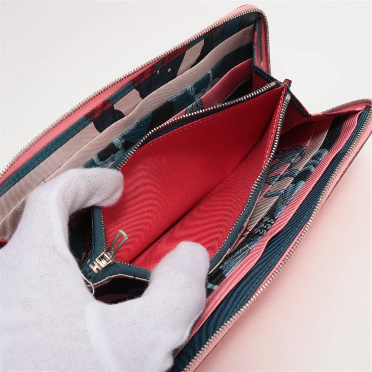 Azap Long Silk-in Vaux Epson Round Zip Wallet Pink Silver Hardware T:2015 — view 8