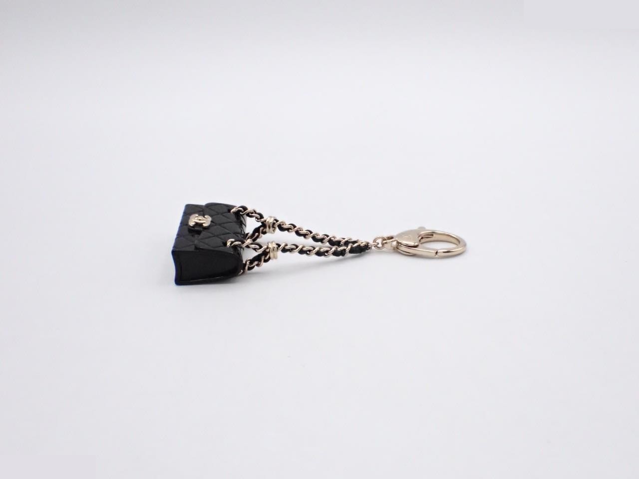 Matelassé B23C Charm, GP x Plastic, Black x Gold — view 3